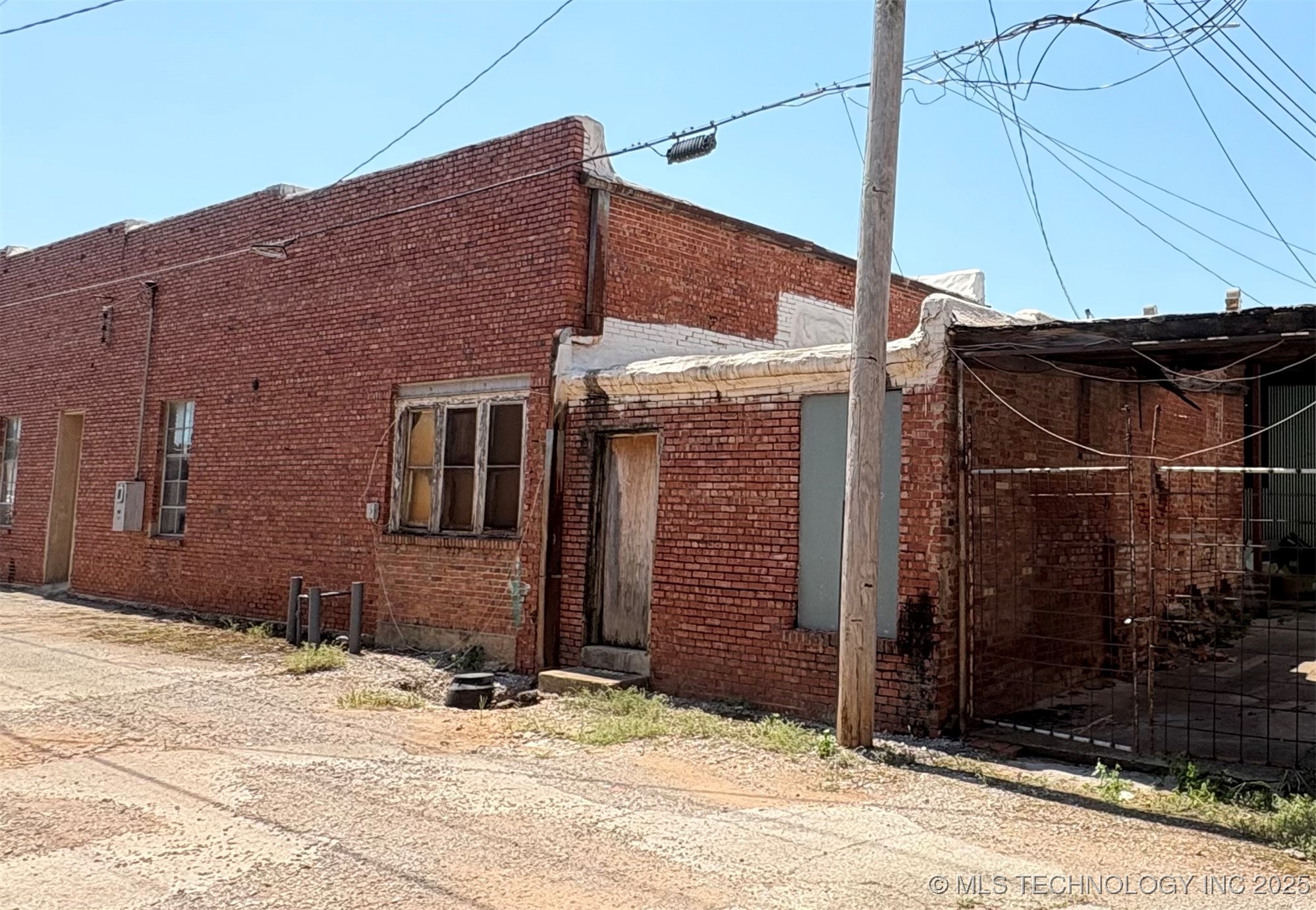 111 E Mcclure Property Photo 2