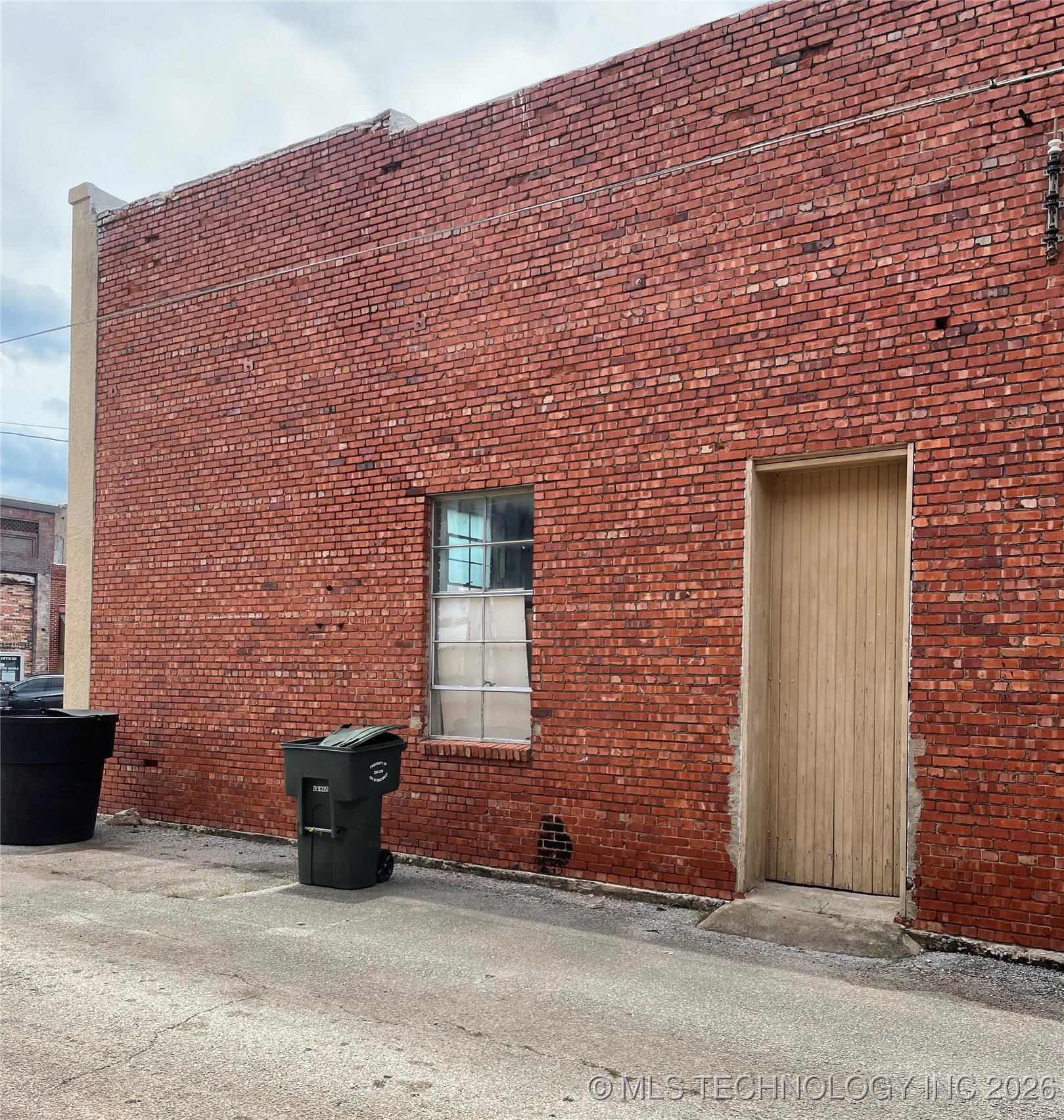 111 E Mcclure Property Photo 3