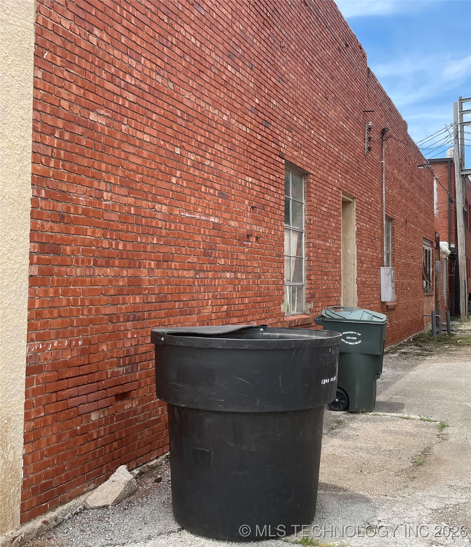 111 E Mcclure Property Photo 4