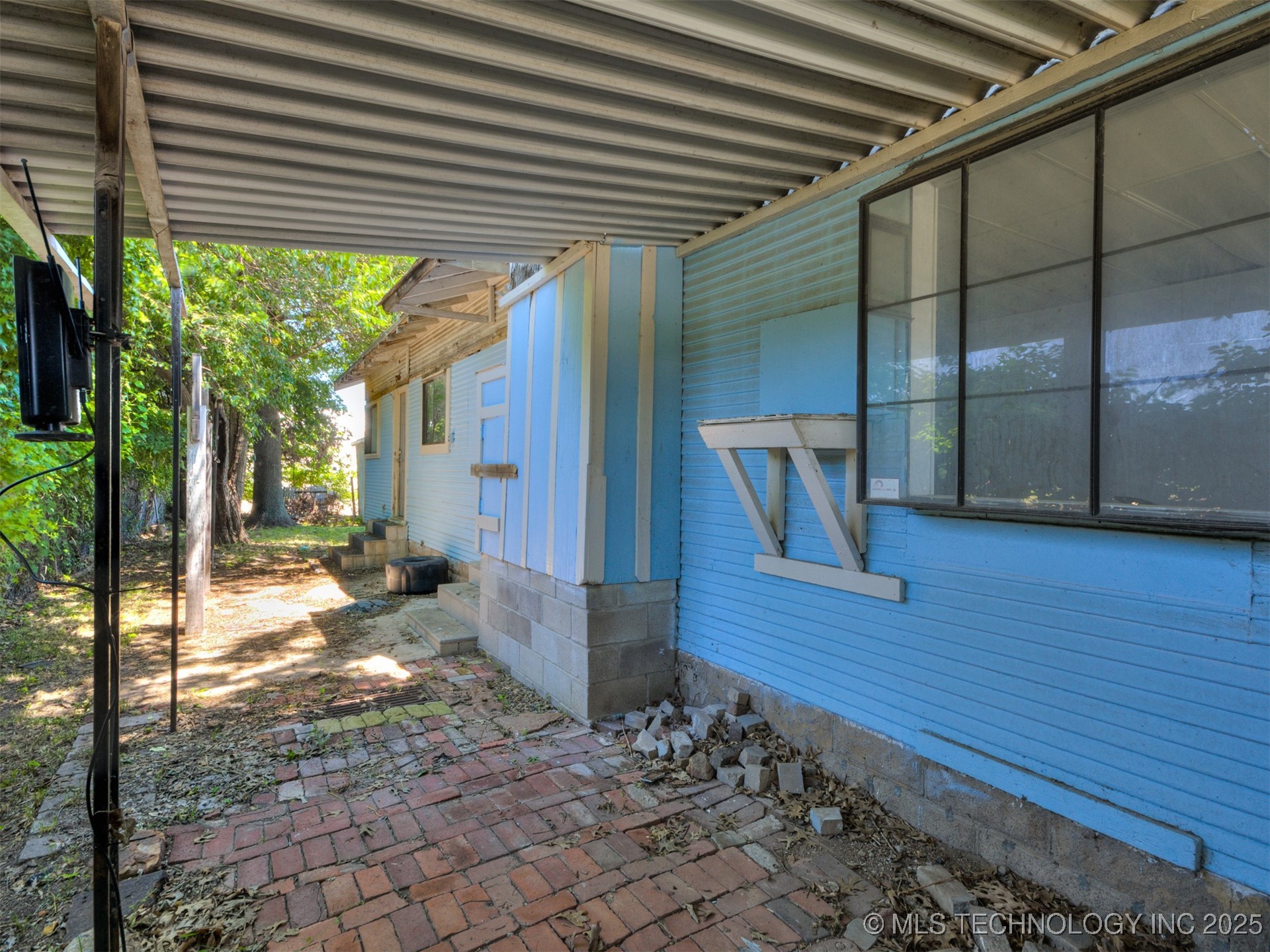 1737 E 8th Street Property Photo 17