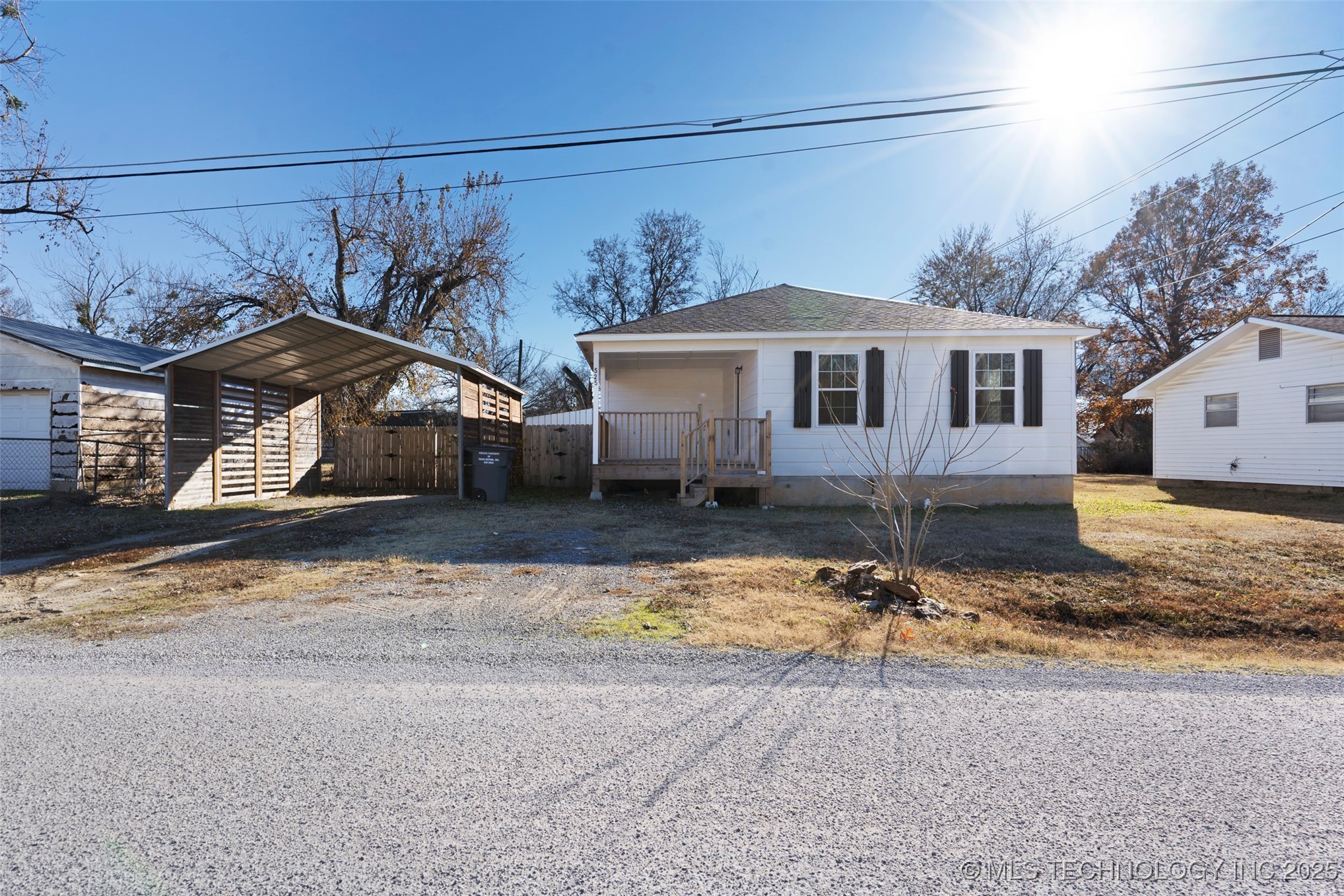 525 W Clay Street Property Photo 2