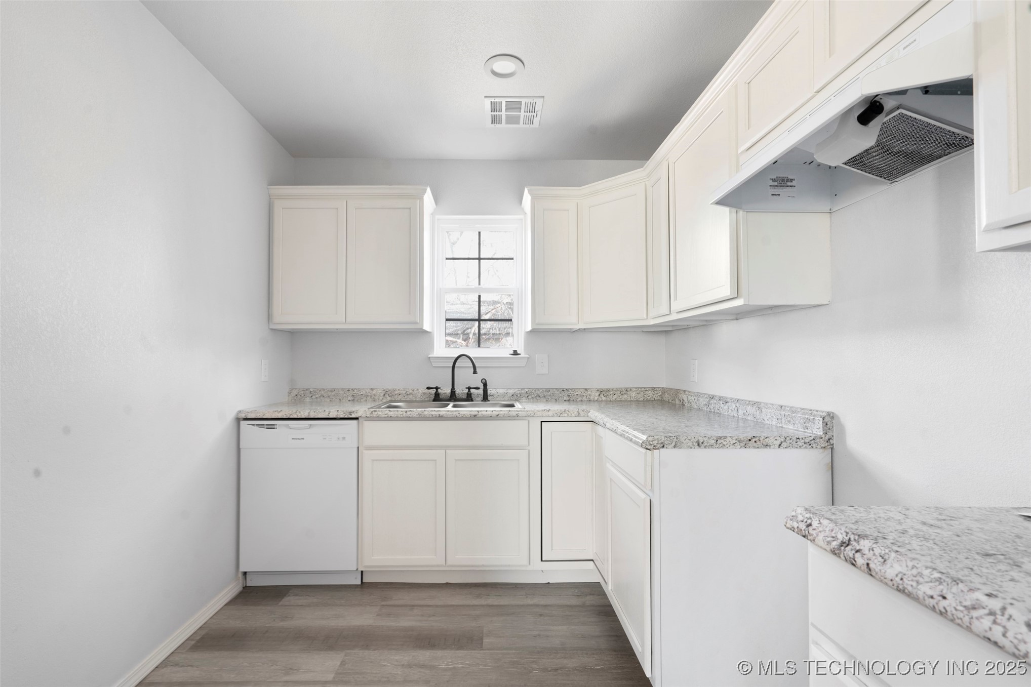 525 W Clay Street Property Photo 16