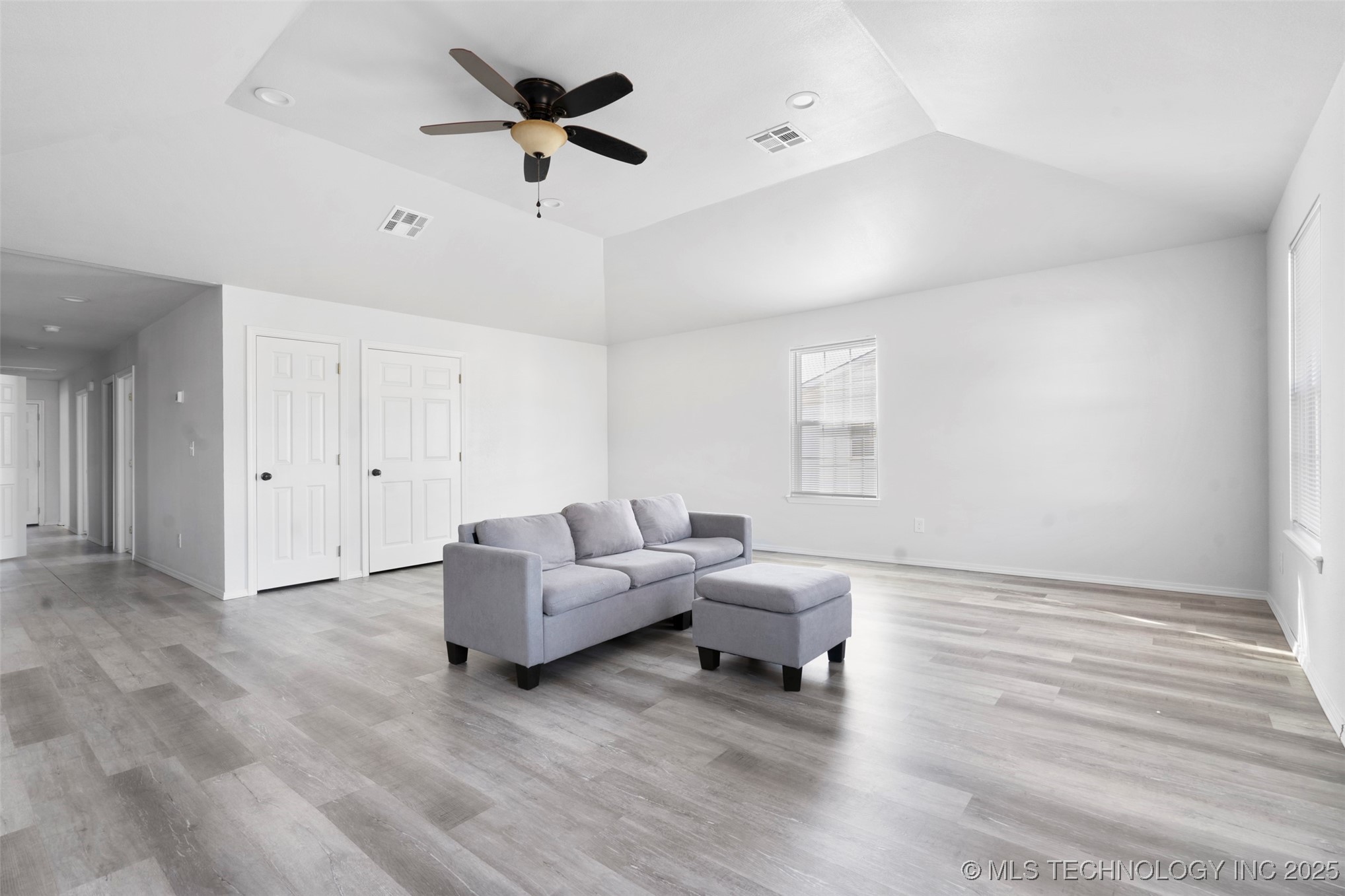 525 W Clay Street Property Photo 20