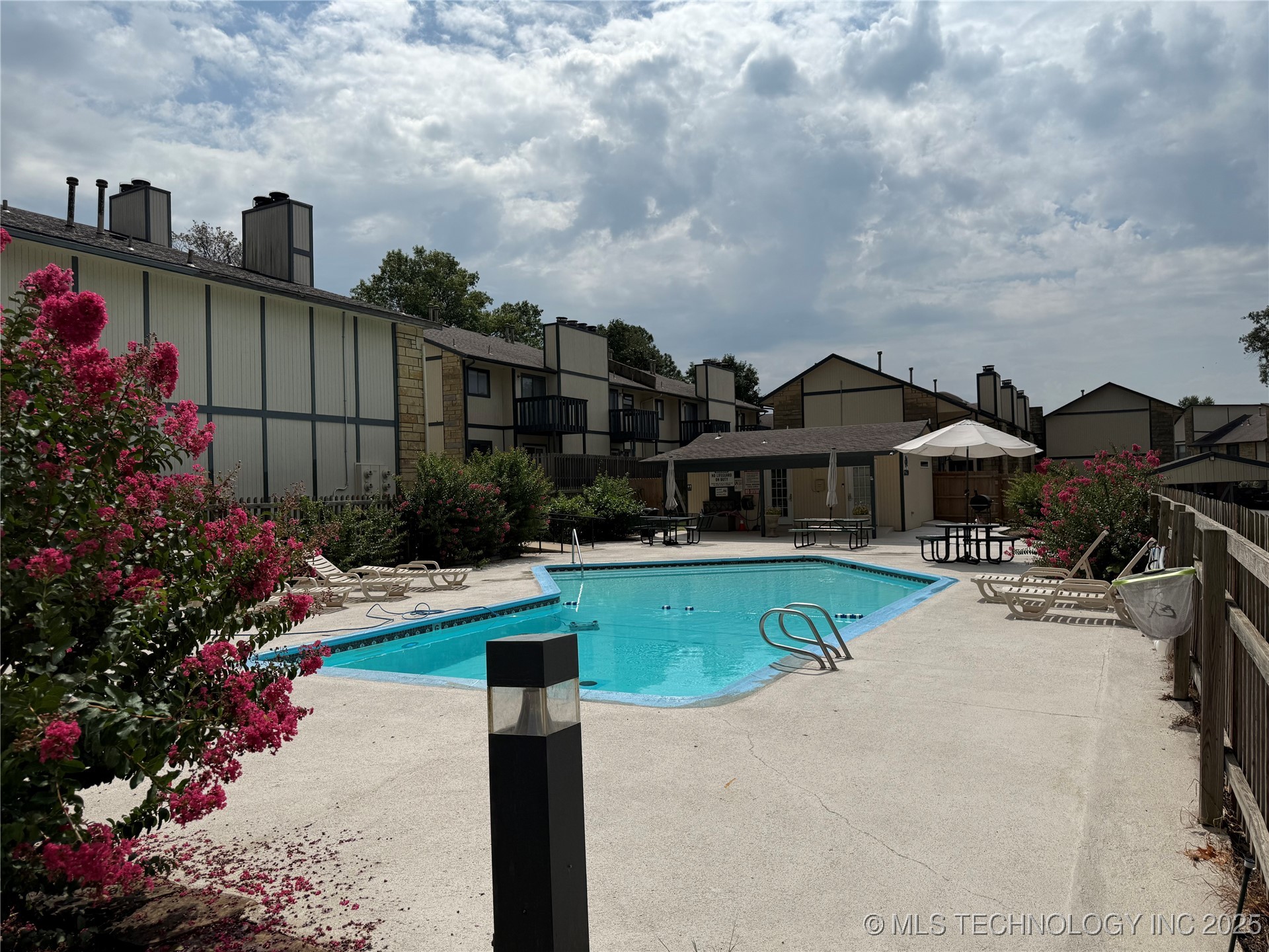 5269 Nowata Road O-102 Property Photo 14