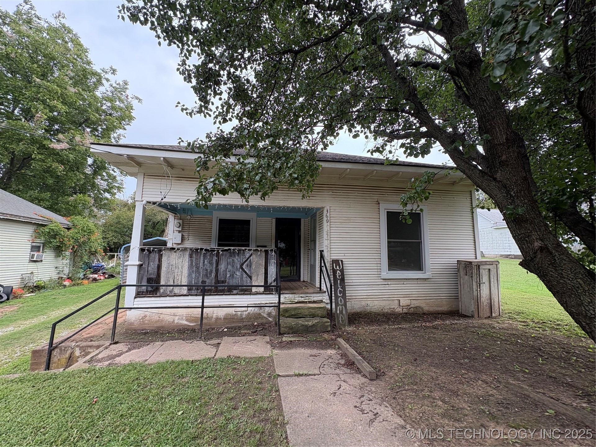 360 N B Street Property Photo 1