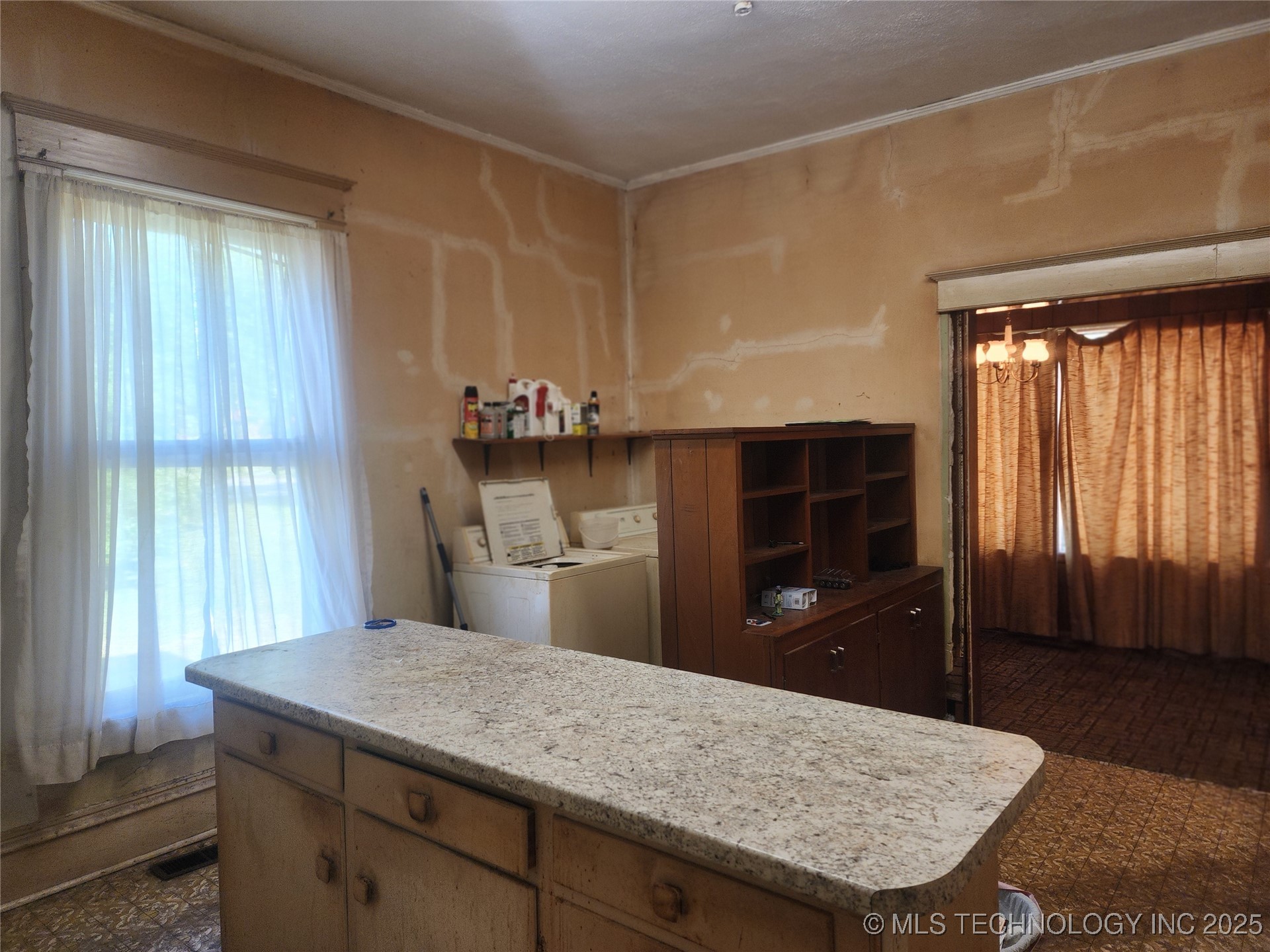 342 E Adams Property Photo 2