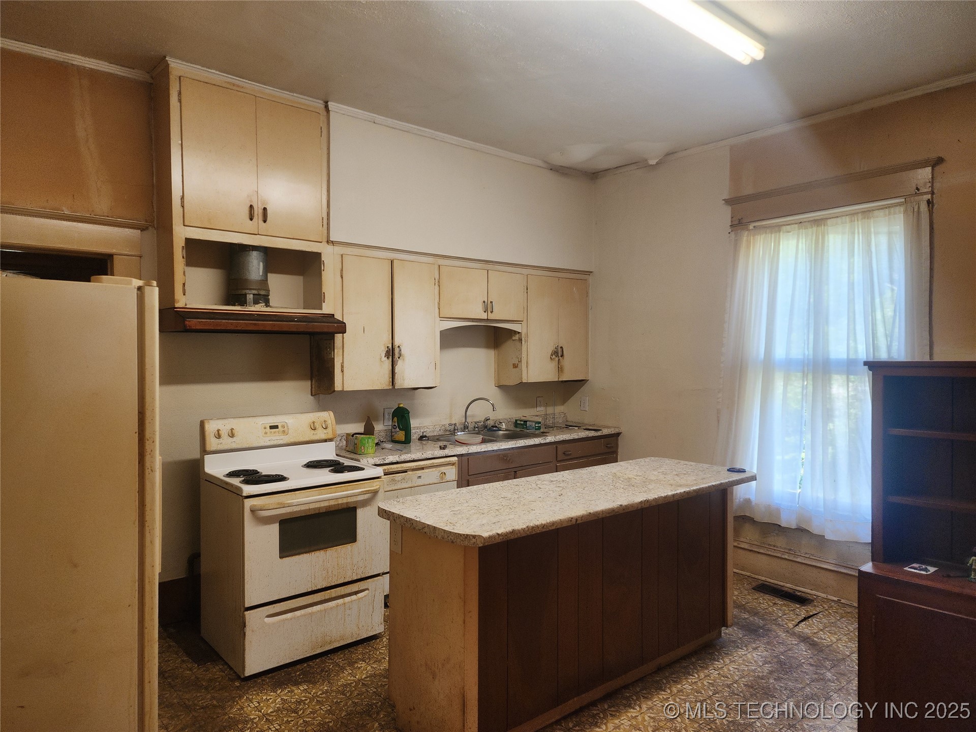 342 E Adams Property Photo 3