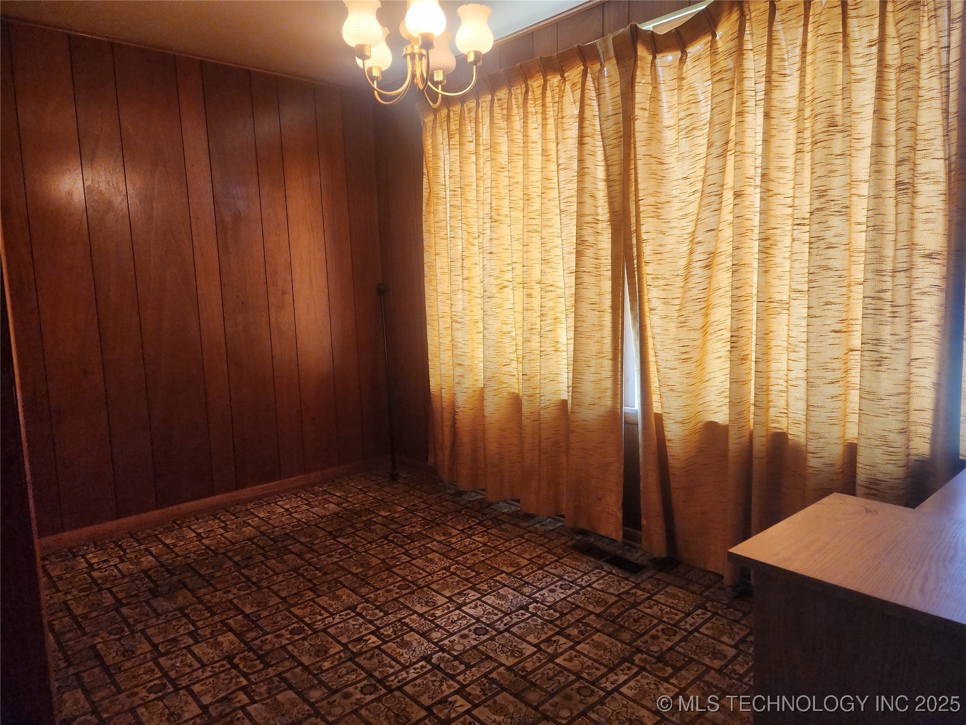 342 E Adams Property Photo 5