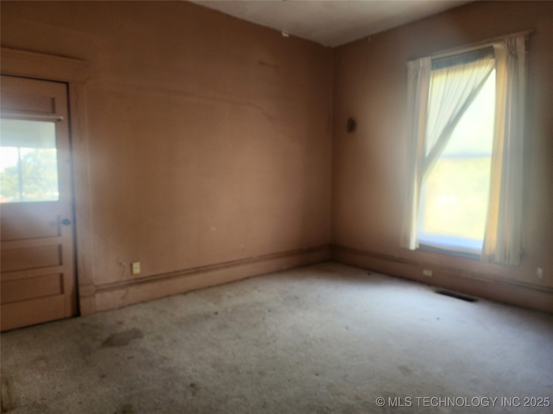 342 E Adams Property Photo 6