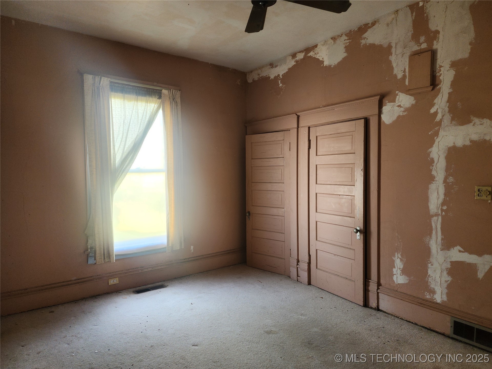 342 E Adams Property Photo 7