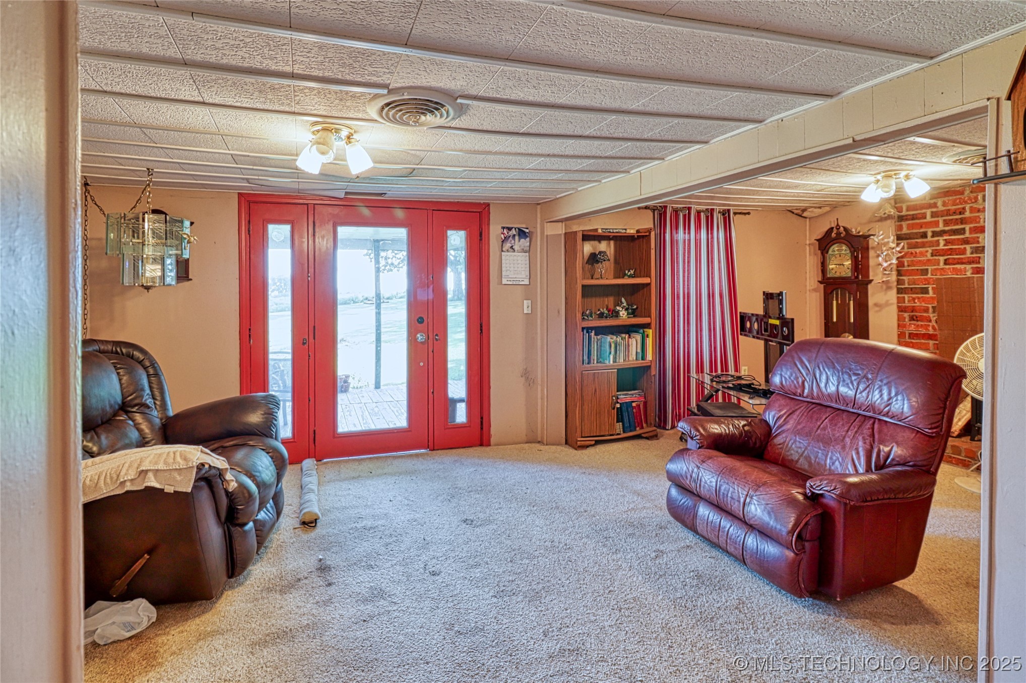 38987 Leo Road Property Photo 4