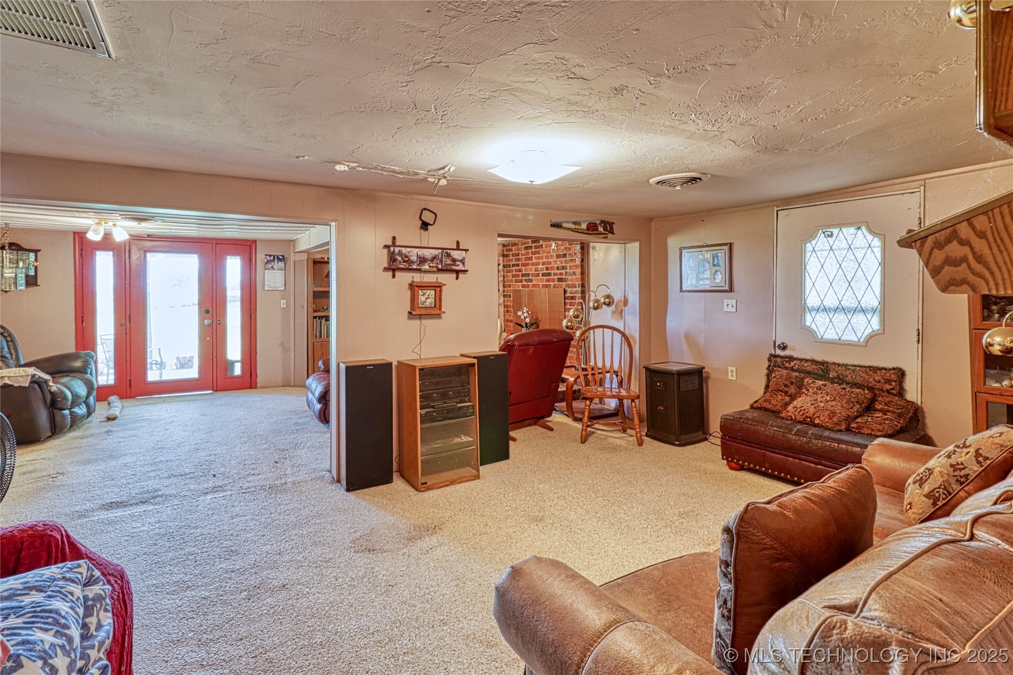 38987 Leo Road Property Photo 5