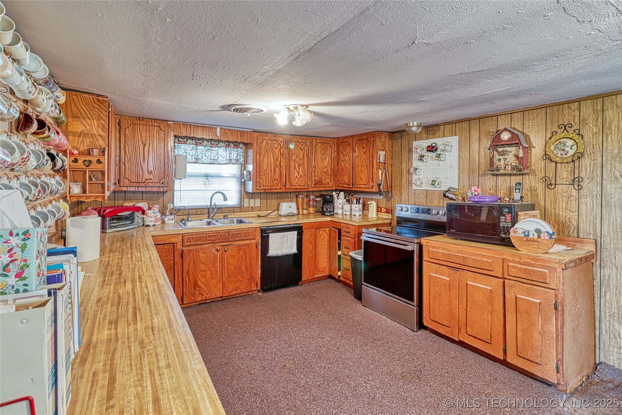 38987 Leo Road Property Photo 6