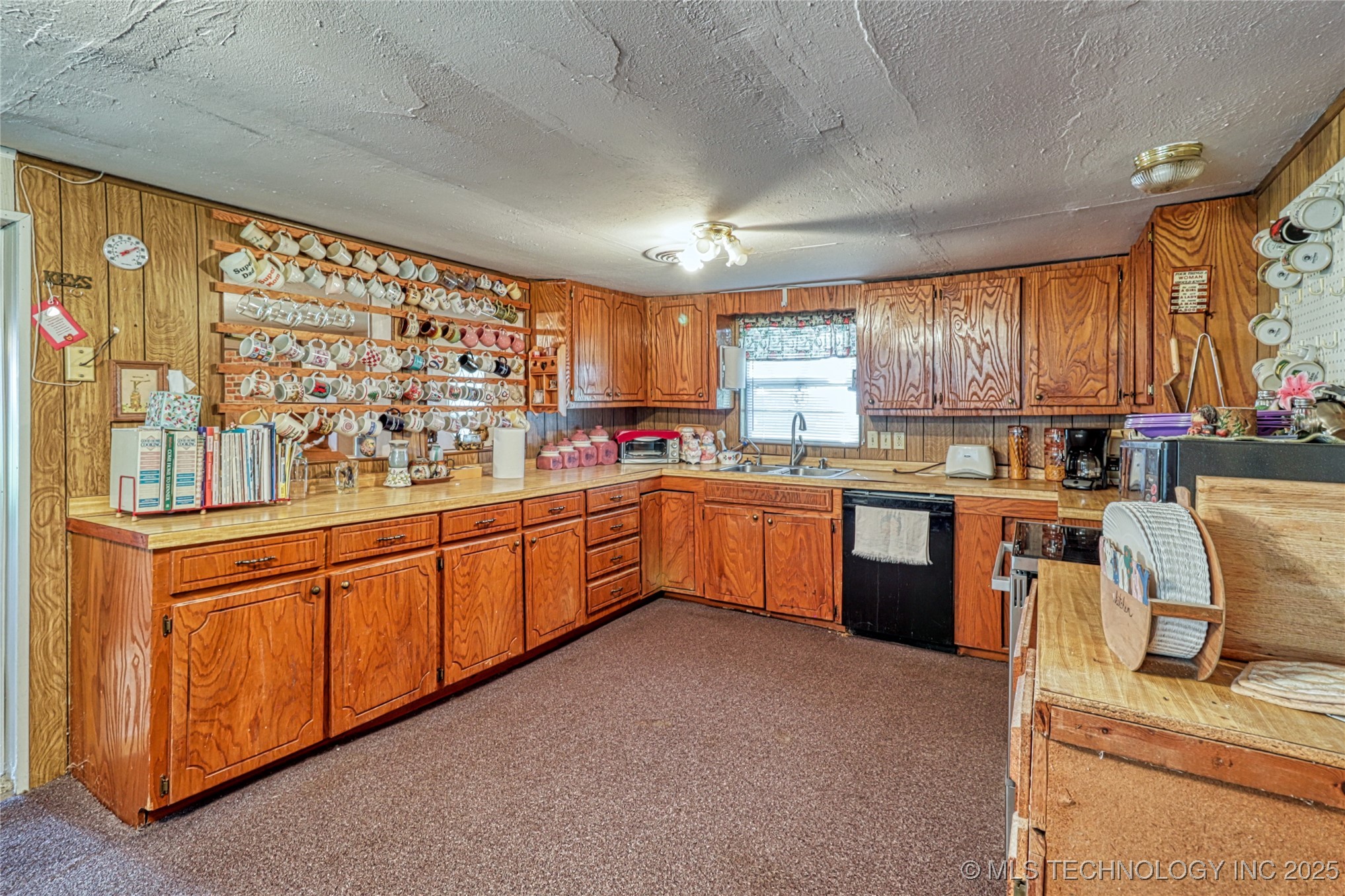 38987 Leo Road Property Photo 7