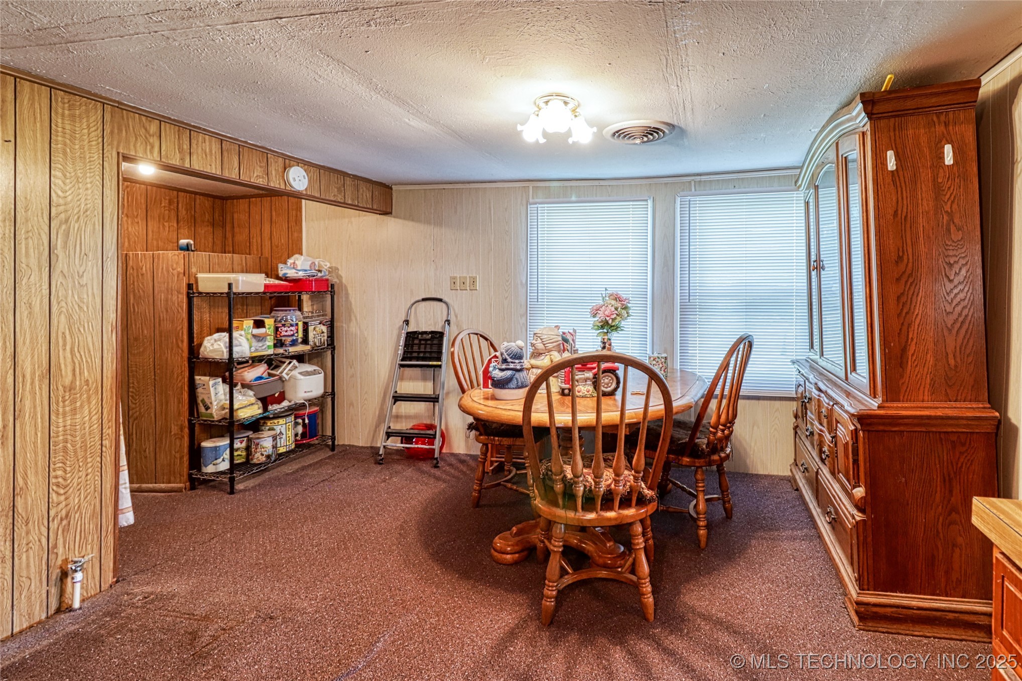 38987 Leo Road Property Photo 8