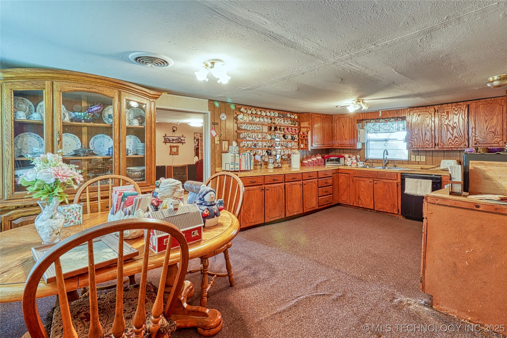 38987 Leo Road Property Photo 9