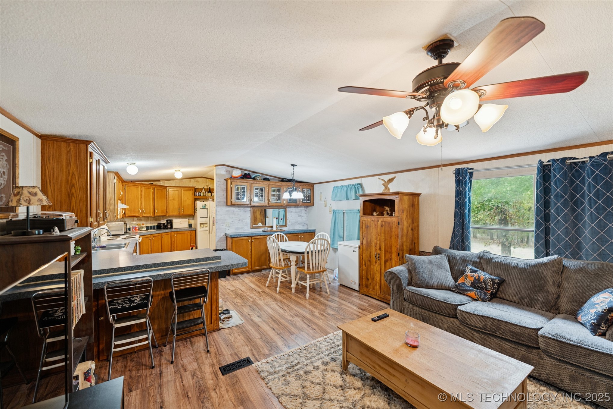 10803 S 235th West Avenue Property Photo 4