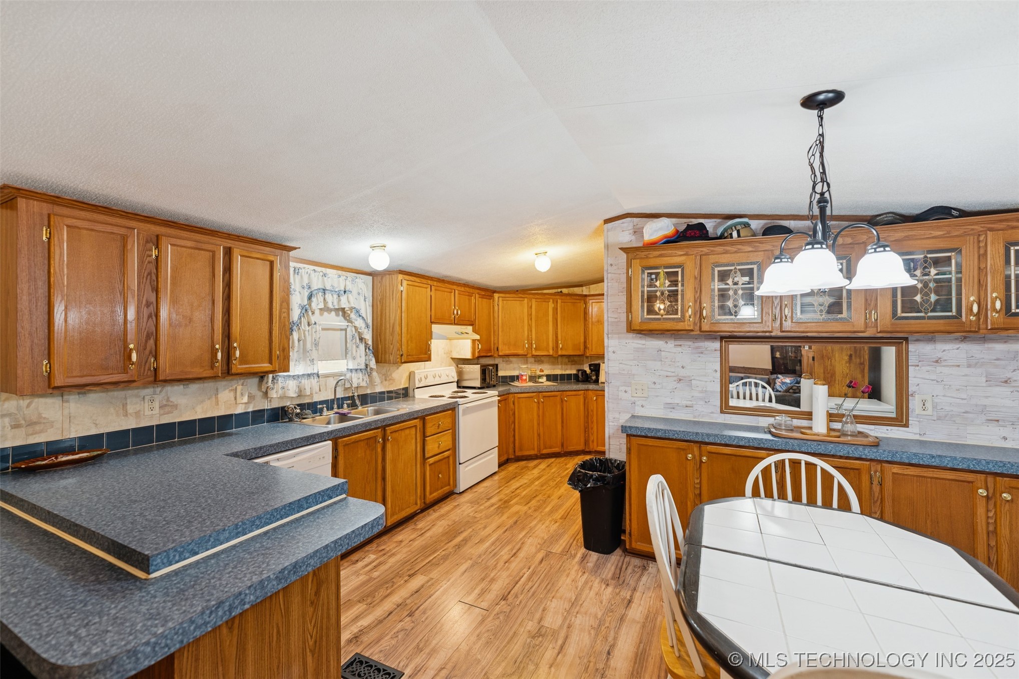 10803 S 235th West Avenue Property Photo 6