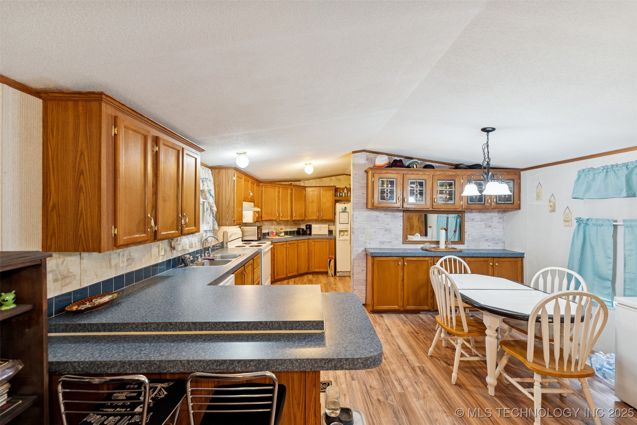 10803 S 235th West Avenue Property Photo 8