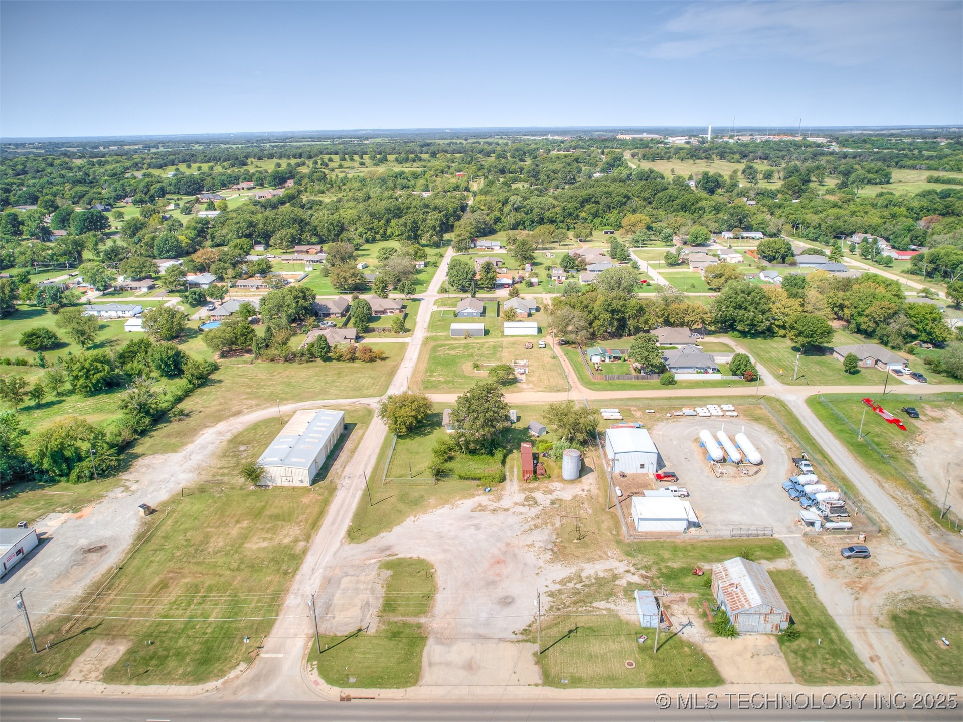 323 S 9th Property Photo 1