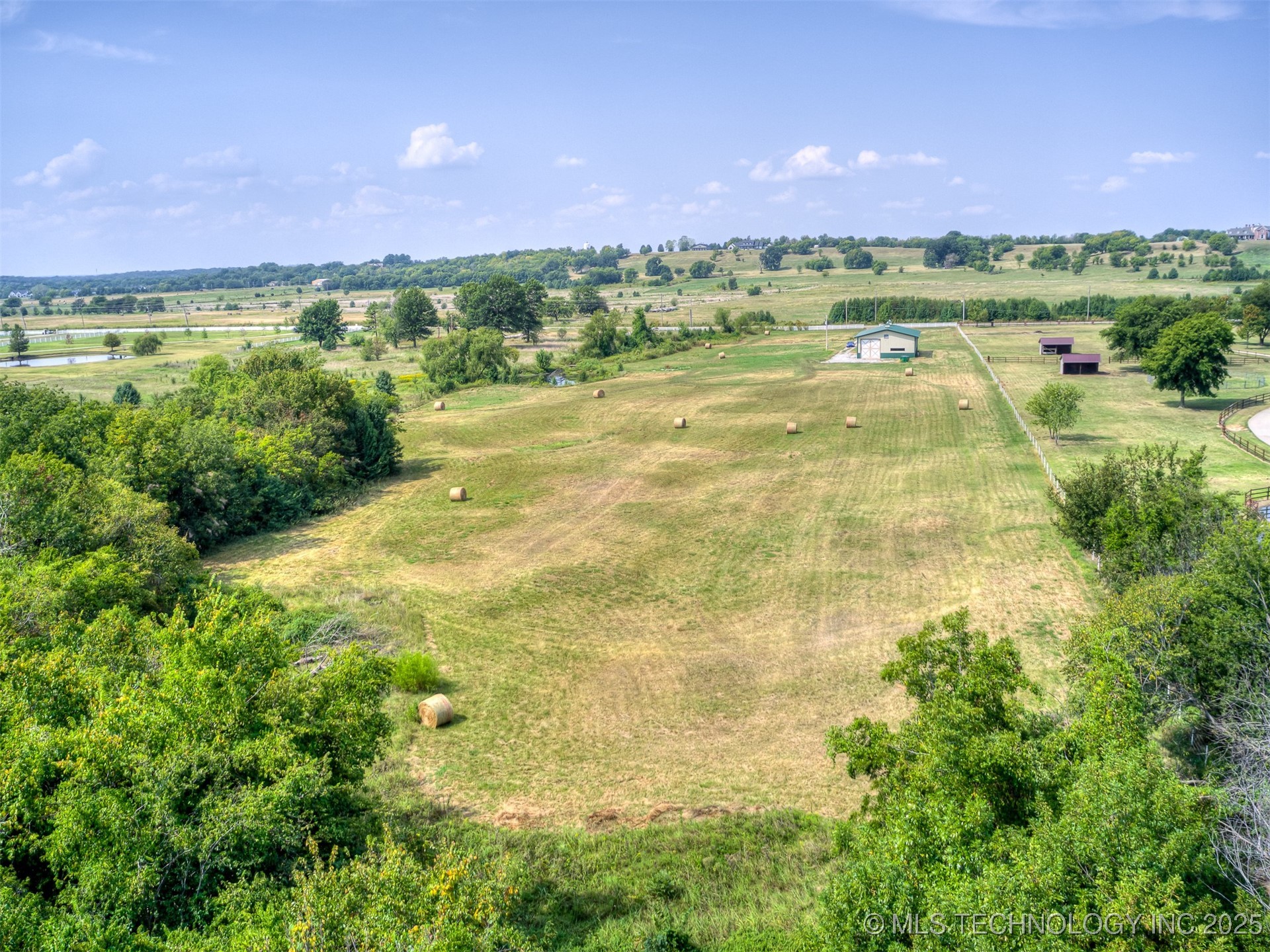 13825 S Lewis Avenue Property Photo 7