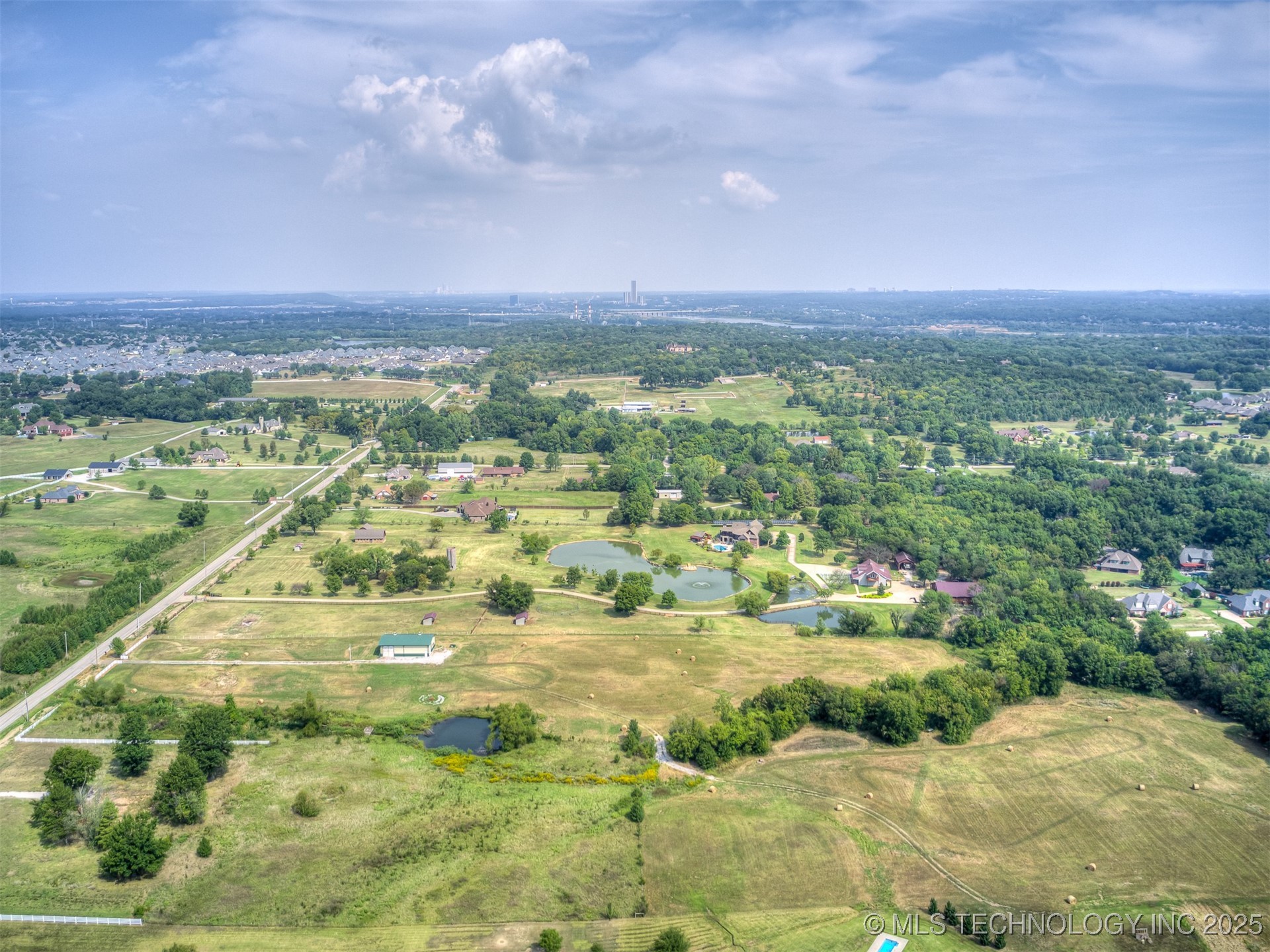 13825 S Lewis Avenue Property Photo 8