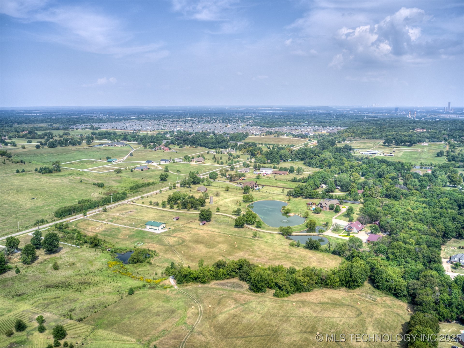 13825 S Lewis Avenue Property Photo 9