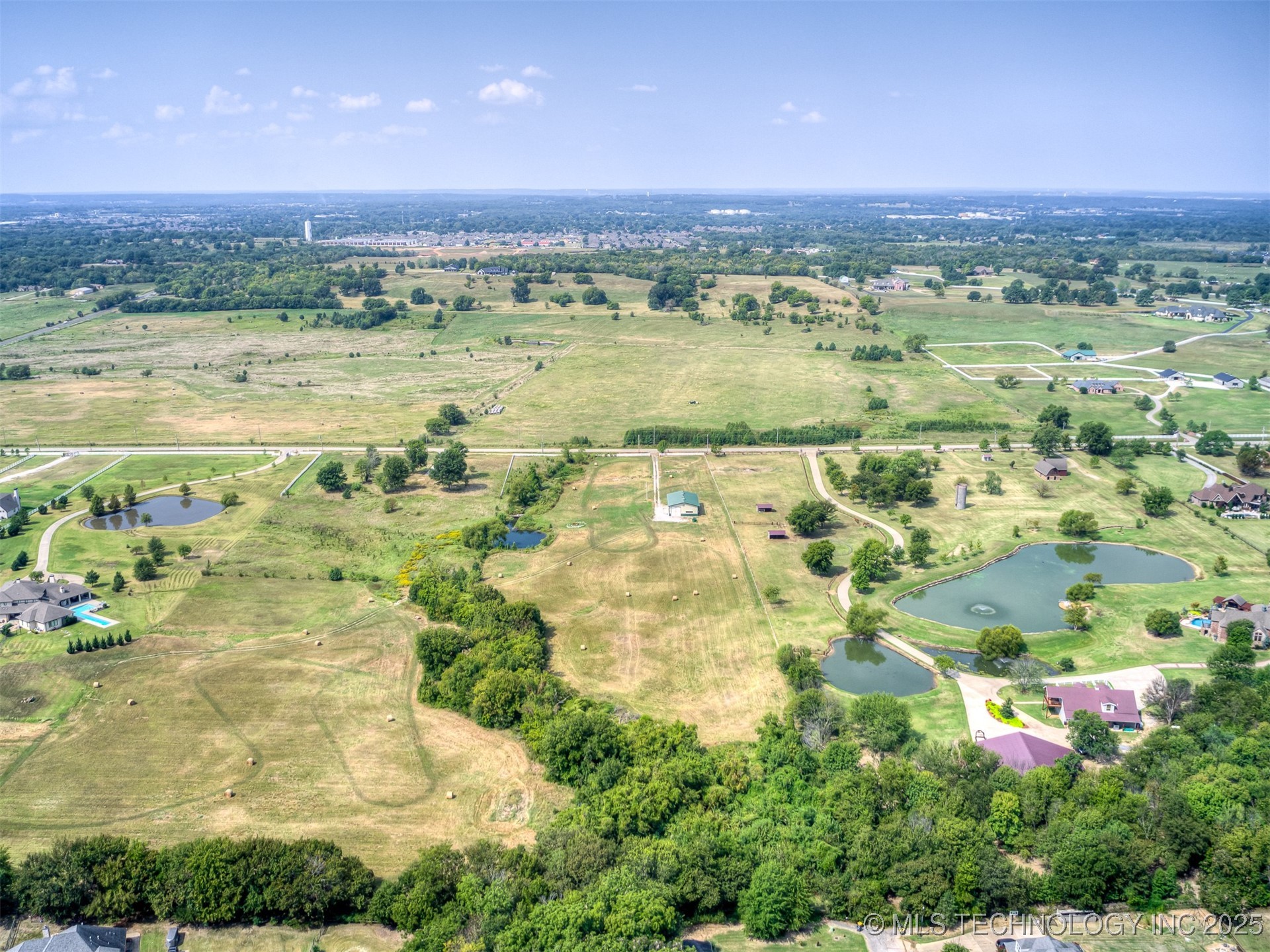 13825 S Lewis Avenue Property Photo 10