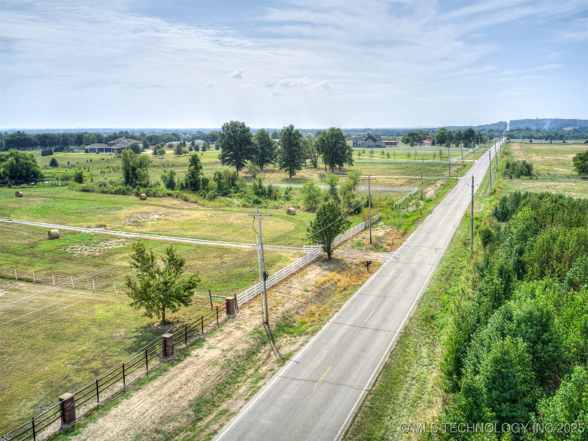 13825 S Lewis Avenue Property Photo 11