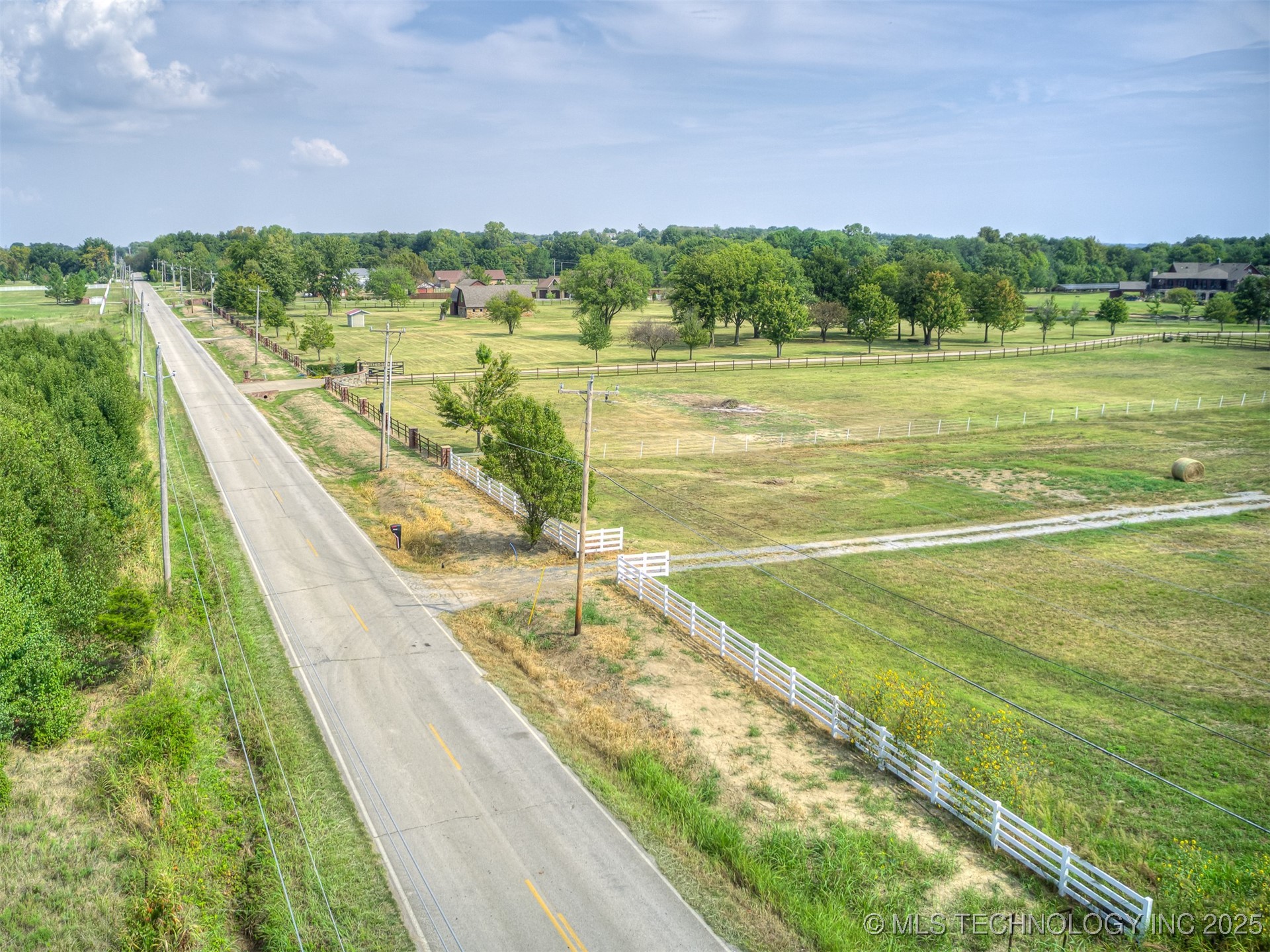 13825 S Lewis Avenue Property Photo 12
