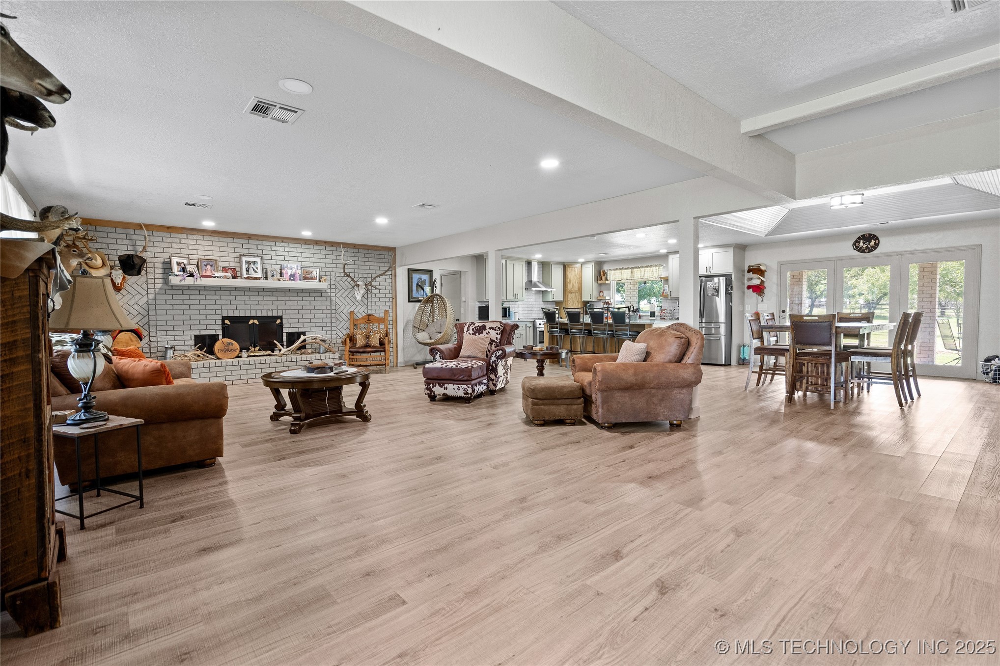 8753 Prairie Valley Road Property Photo 5