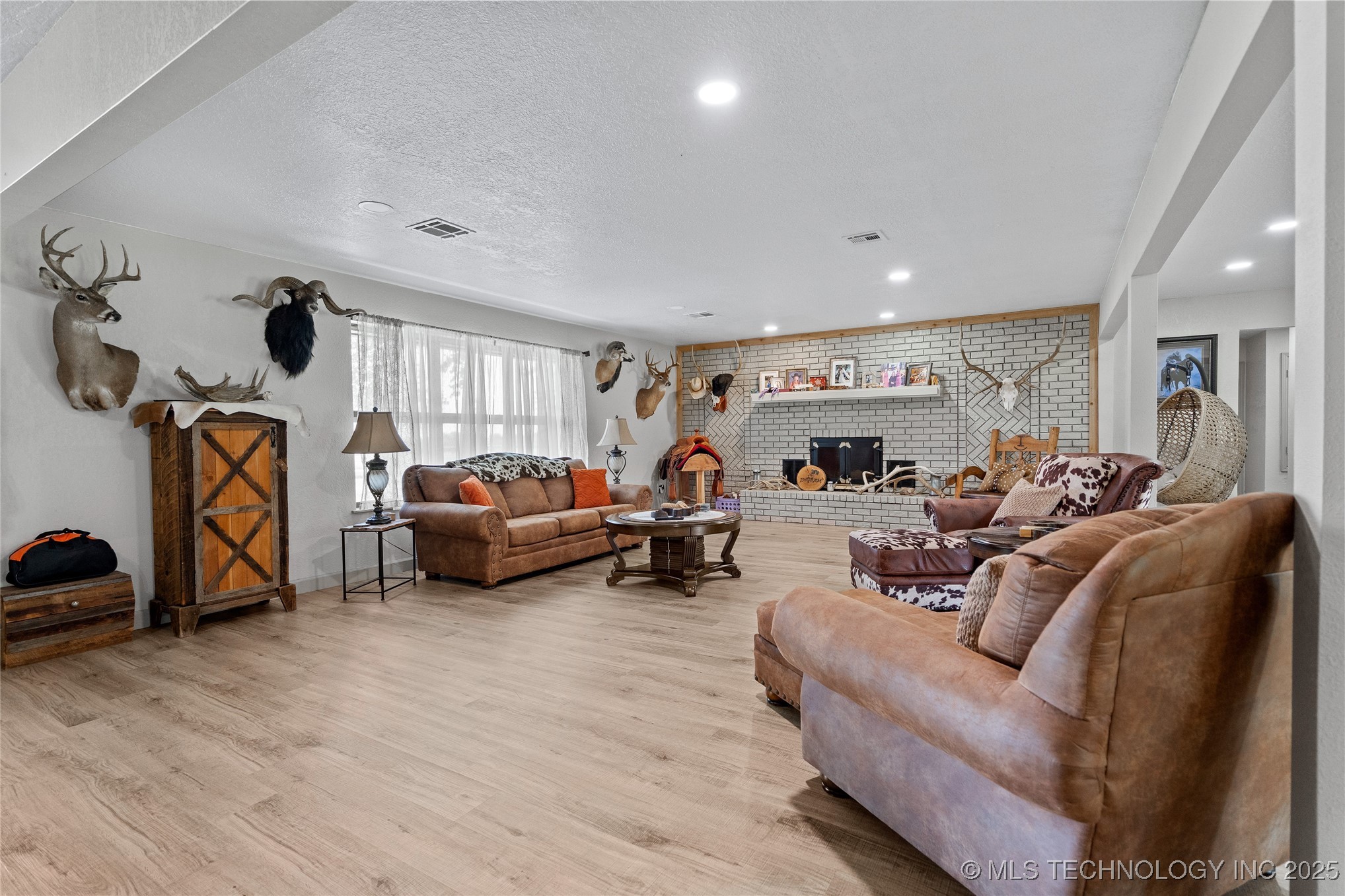 8753 Prairie Valley Road Property Photo 6