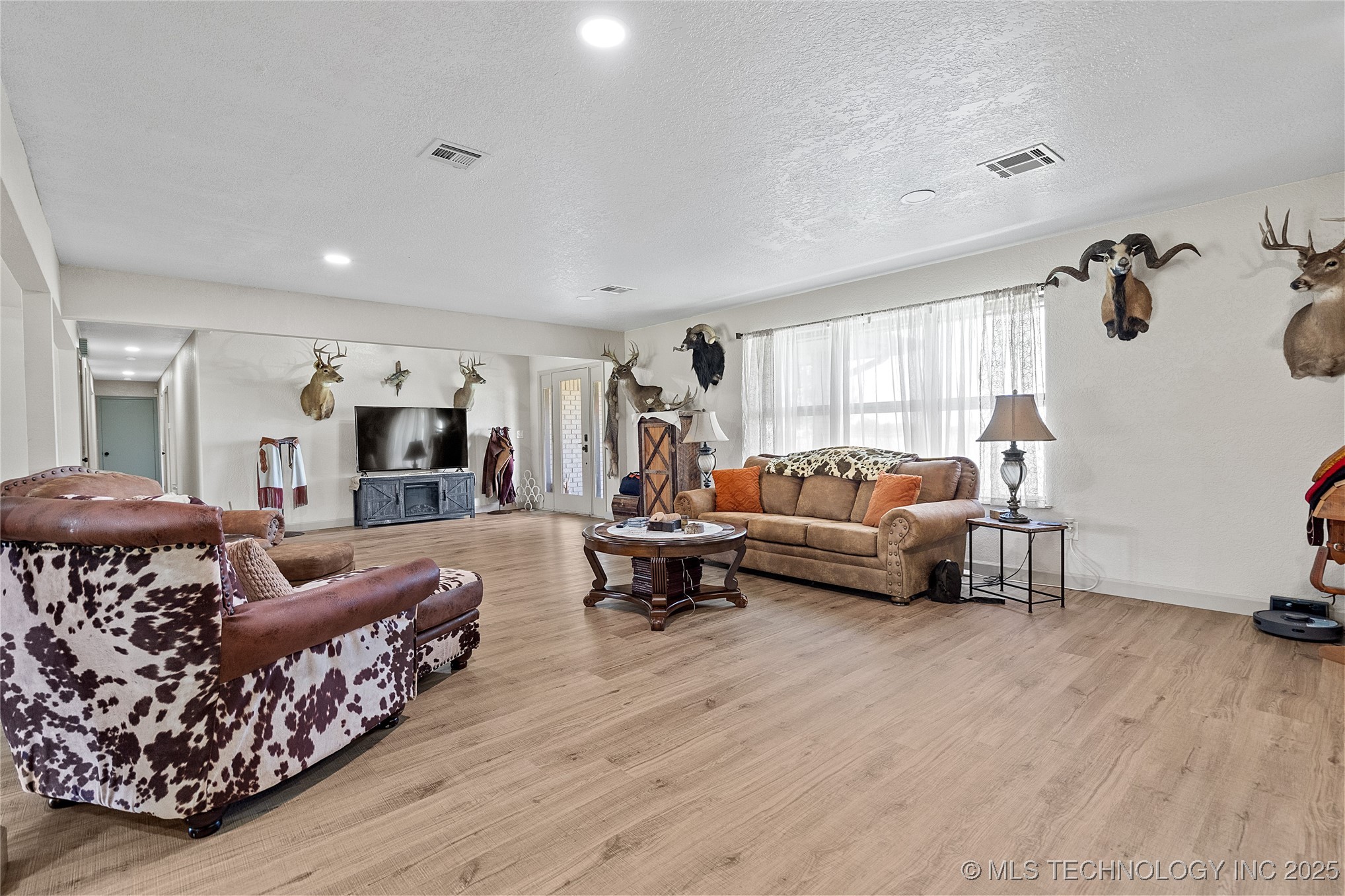 8753 Prairie Valley Road Property Photo 7