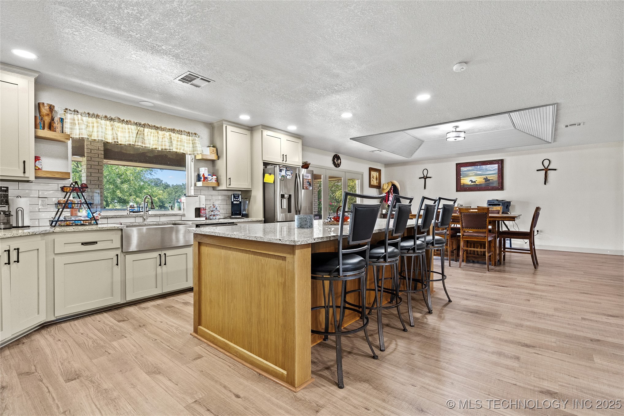 8753 Prairie Valley Road Property Photo 10