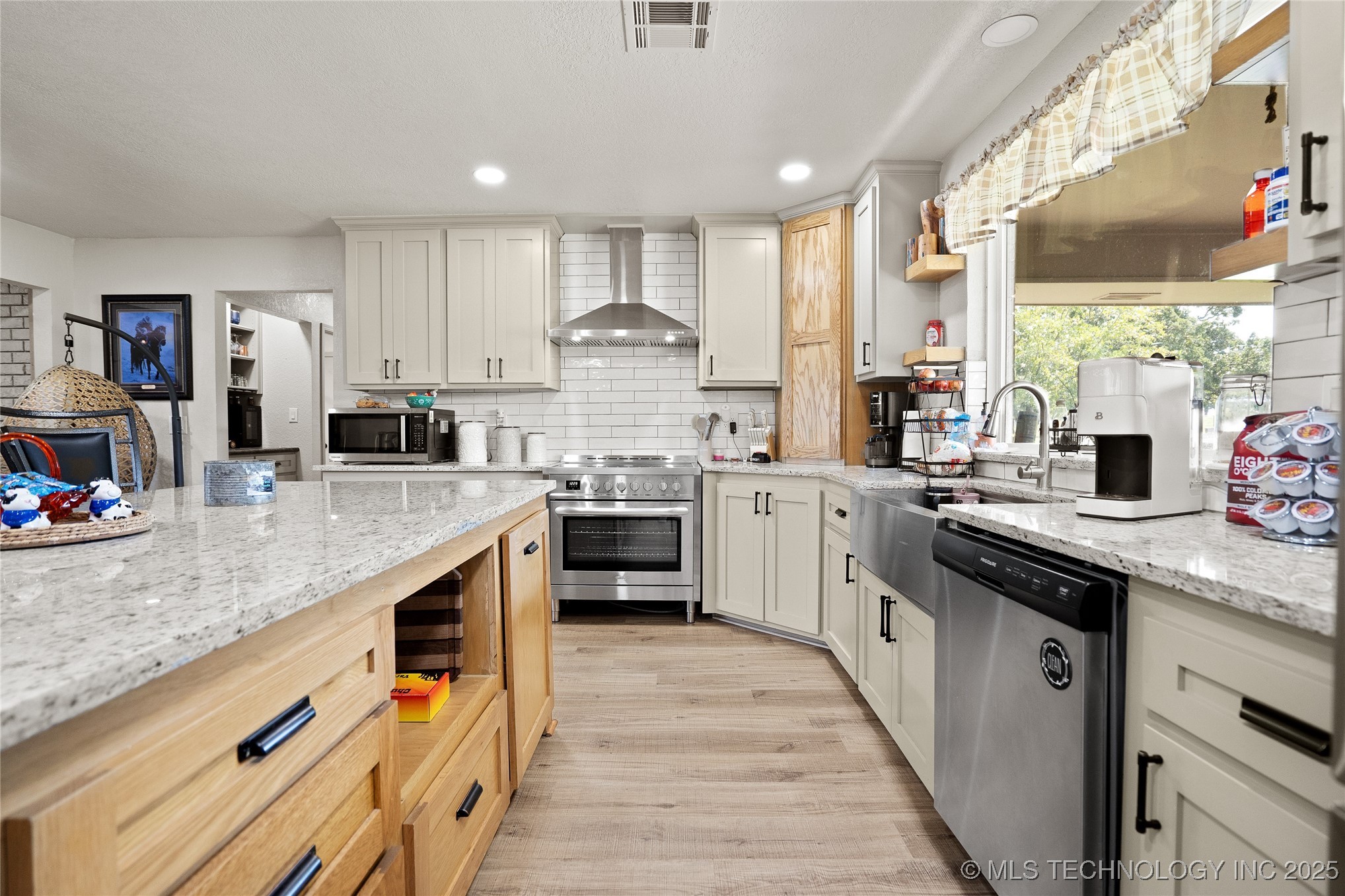 8753 Prairie Valley Road Property Photo 12