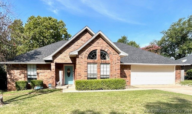 1121 Surrey Property Photo 1