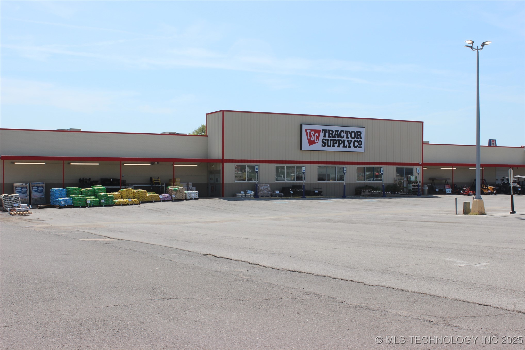 S Grant Avenue Property Photo 5