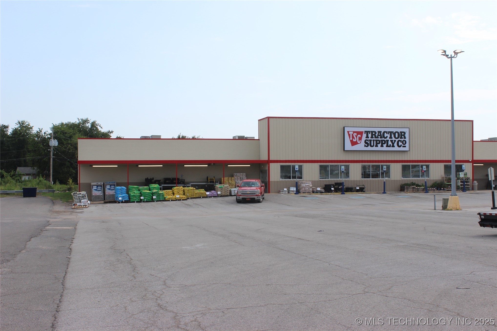 S Grant Avenue Property Photo 11