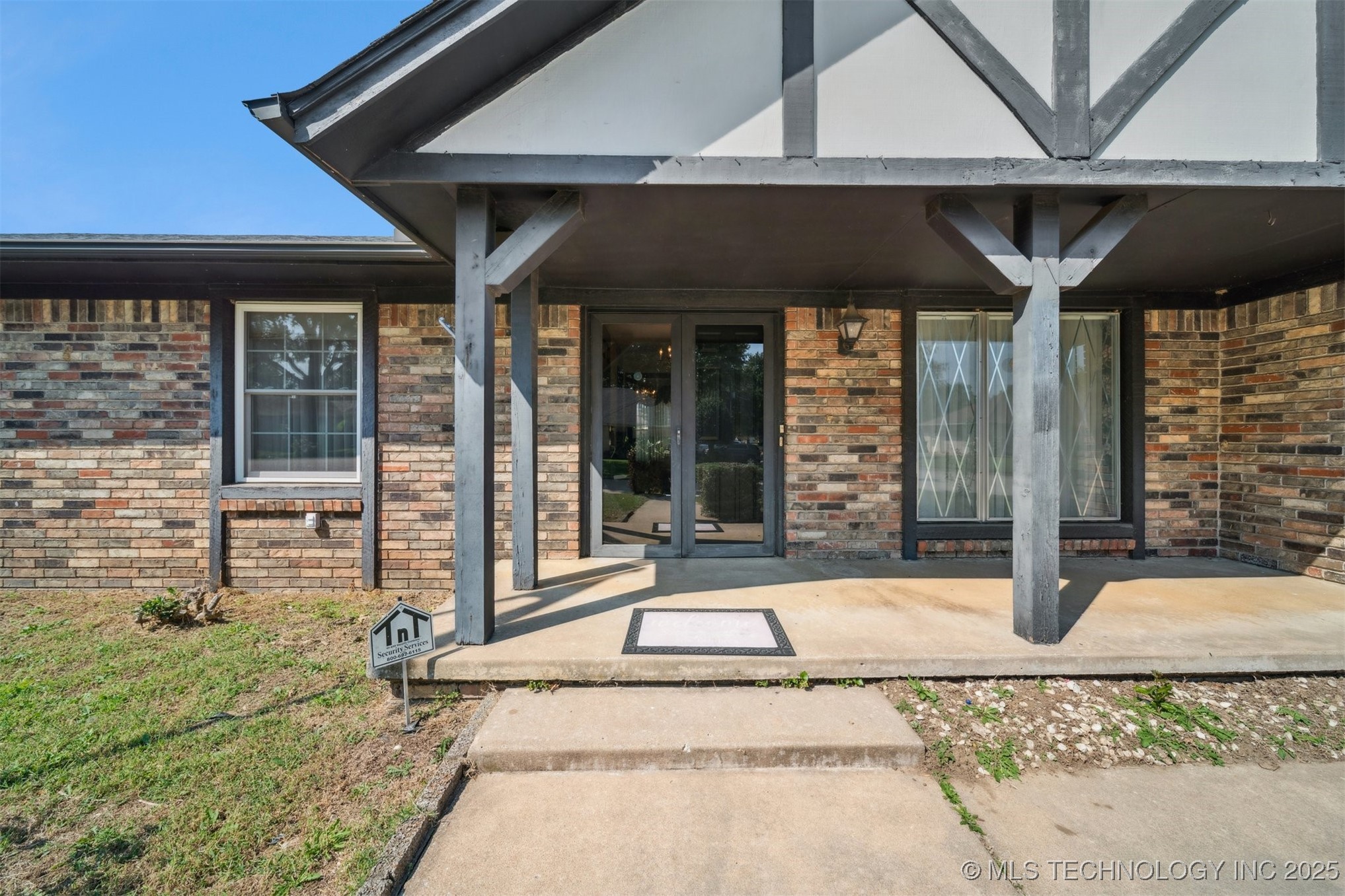 1411 N Choctaw Place Property Photo 2