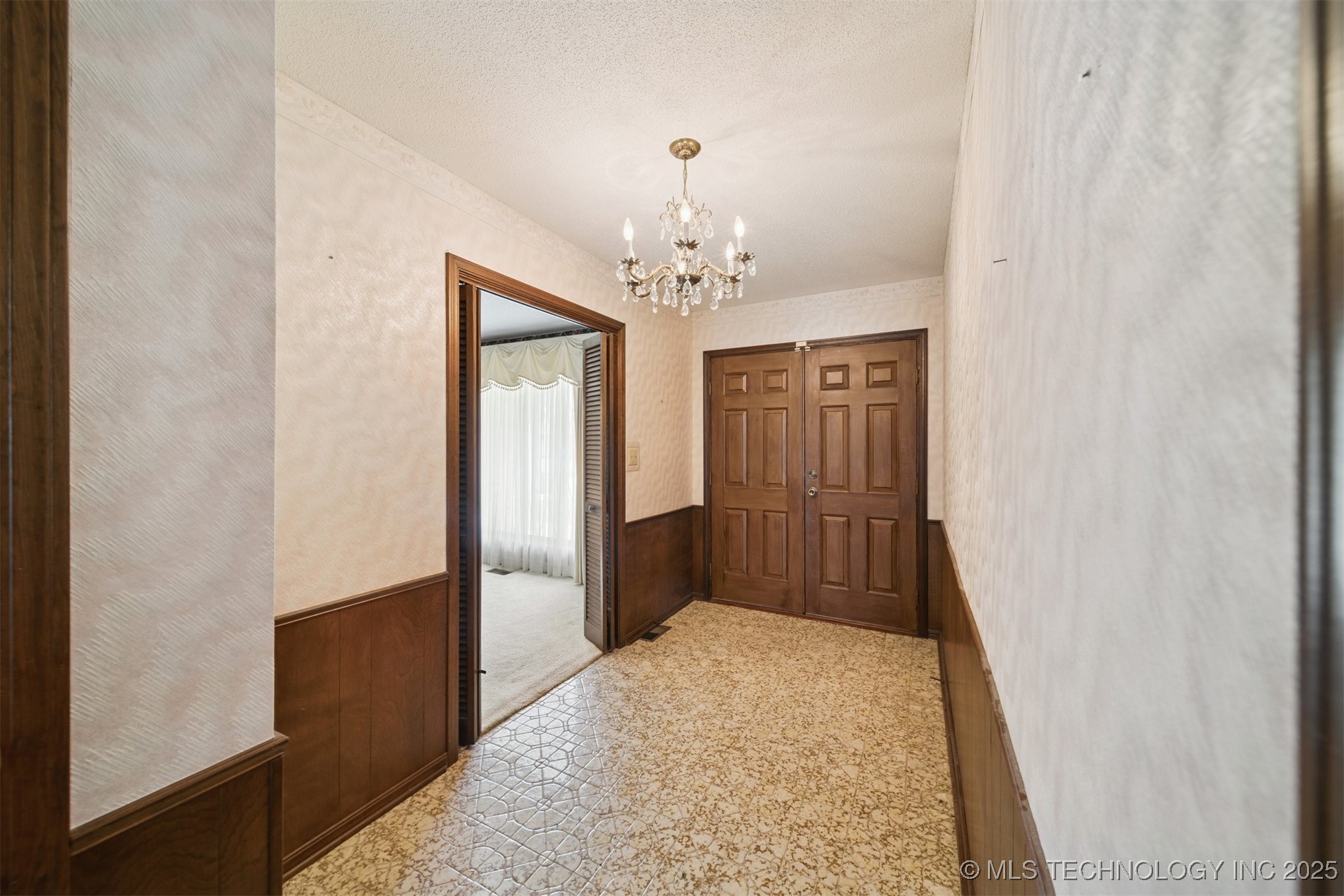 1411 N Choctaw Place Property Photo 5