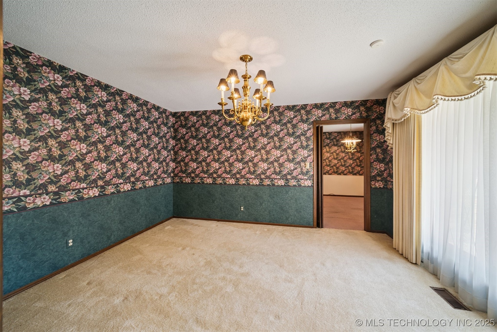 1411 N Choctaw Place Property Photo 6