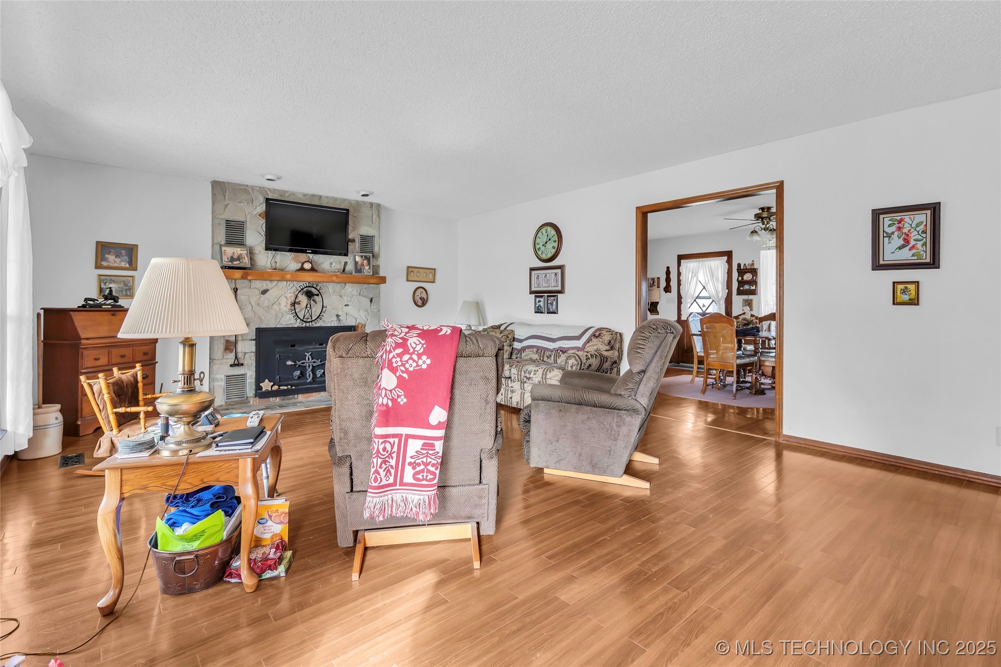 6296 Dickson Rd Property Photo 3