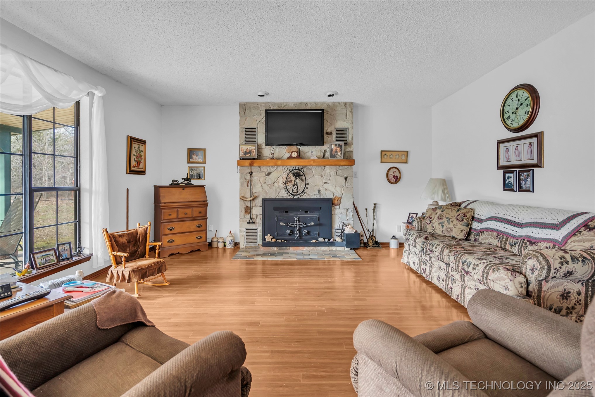 6296 Dickson Rd Property Photo 4