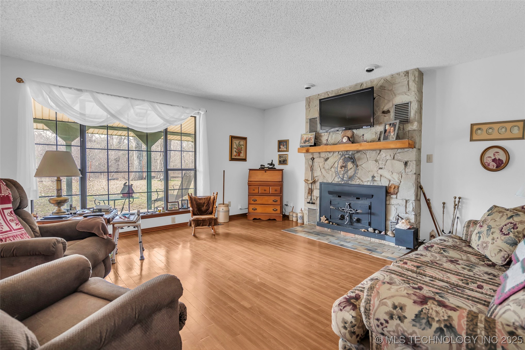 6296 Dickson Rd Property Photo 5