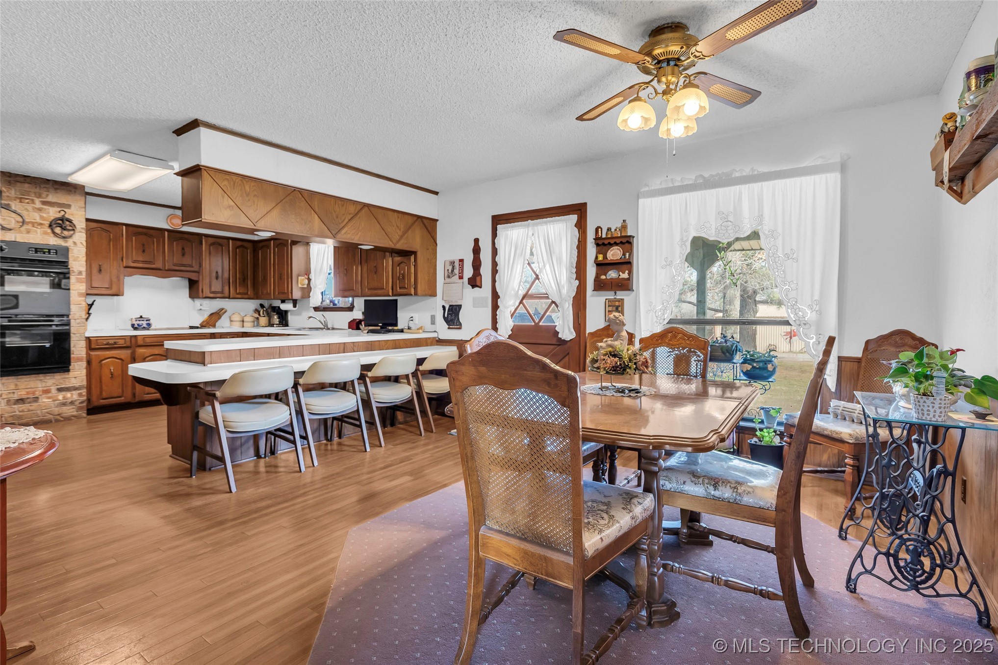 6296 Dickson Rd Property Photo 6