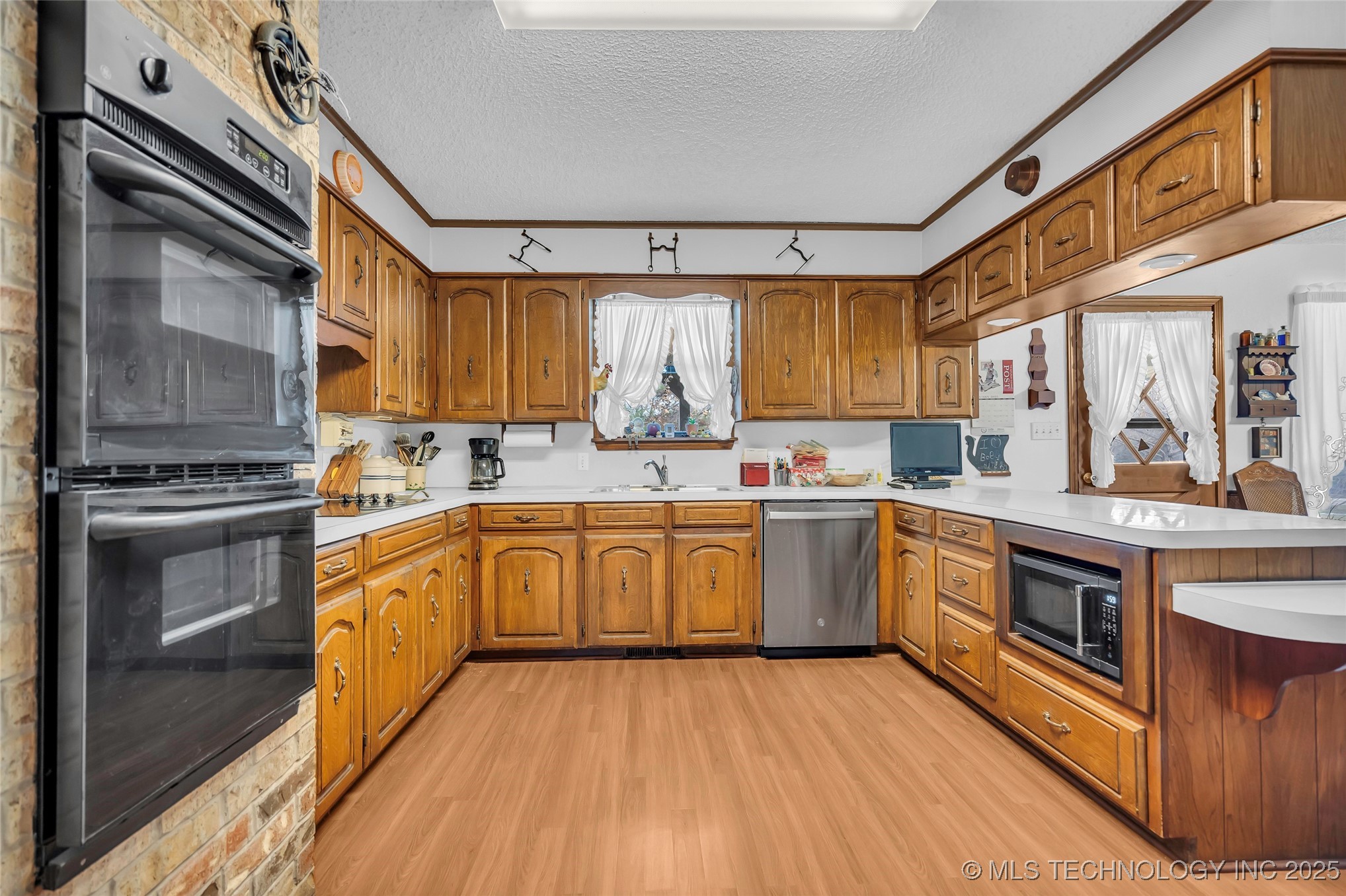 6296 Dickson Rd Property Photo 9