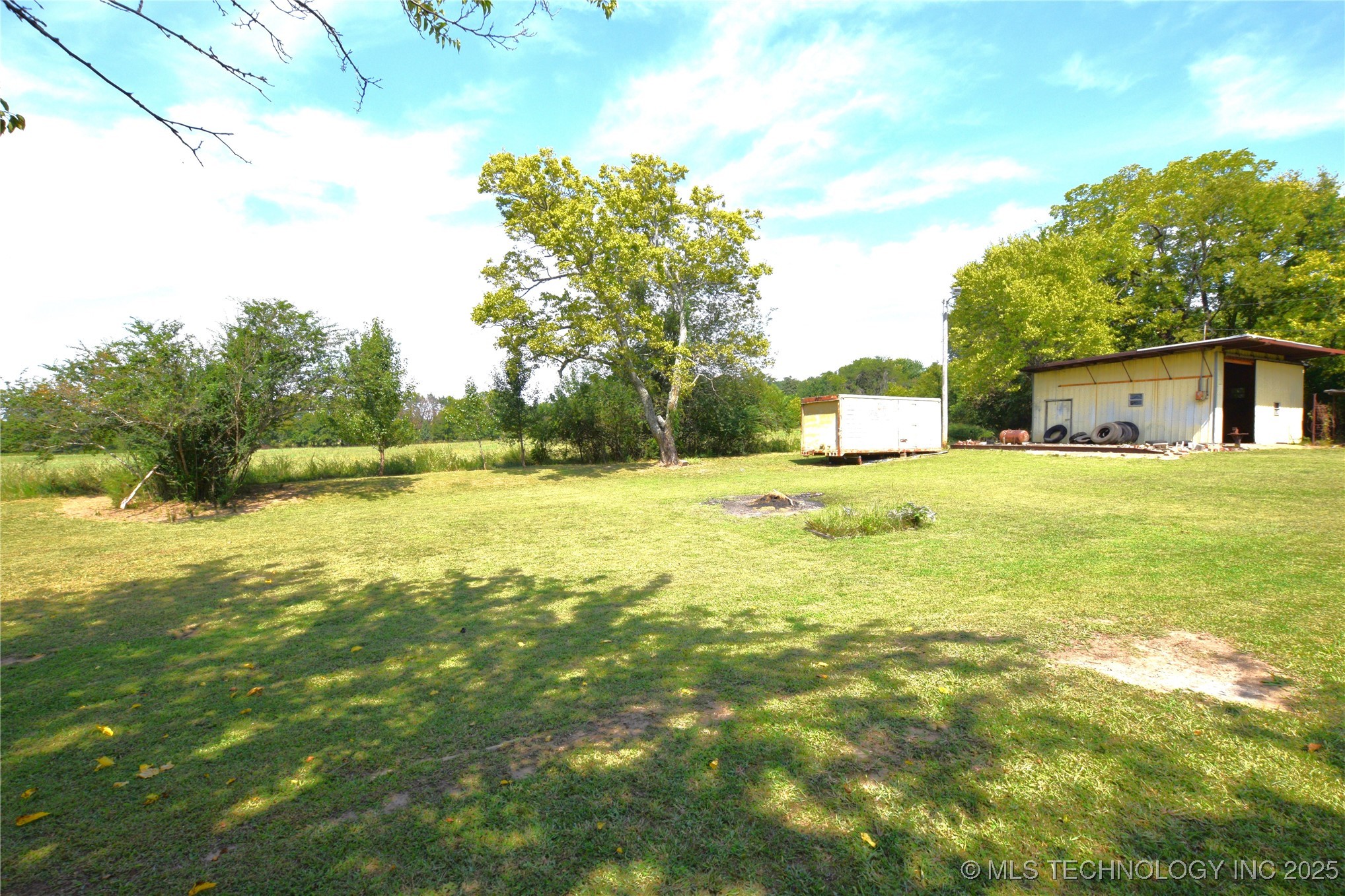 319 E Oak Street Property Photo 8