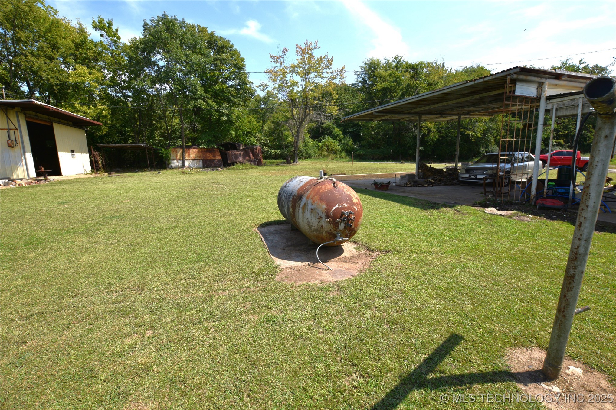 319 E Oak Street Property Photo 9