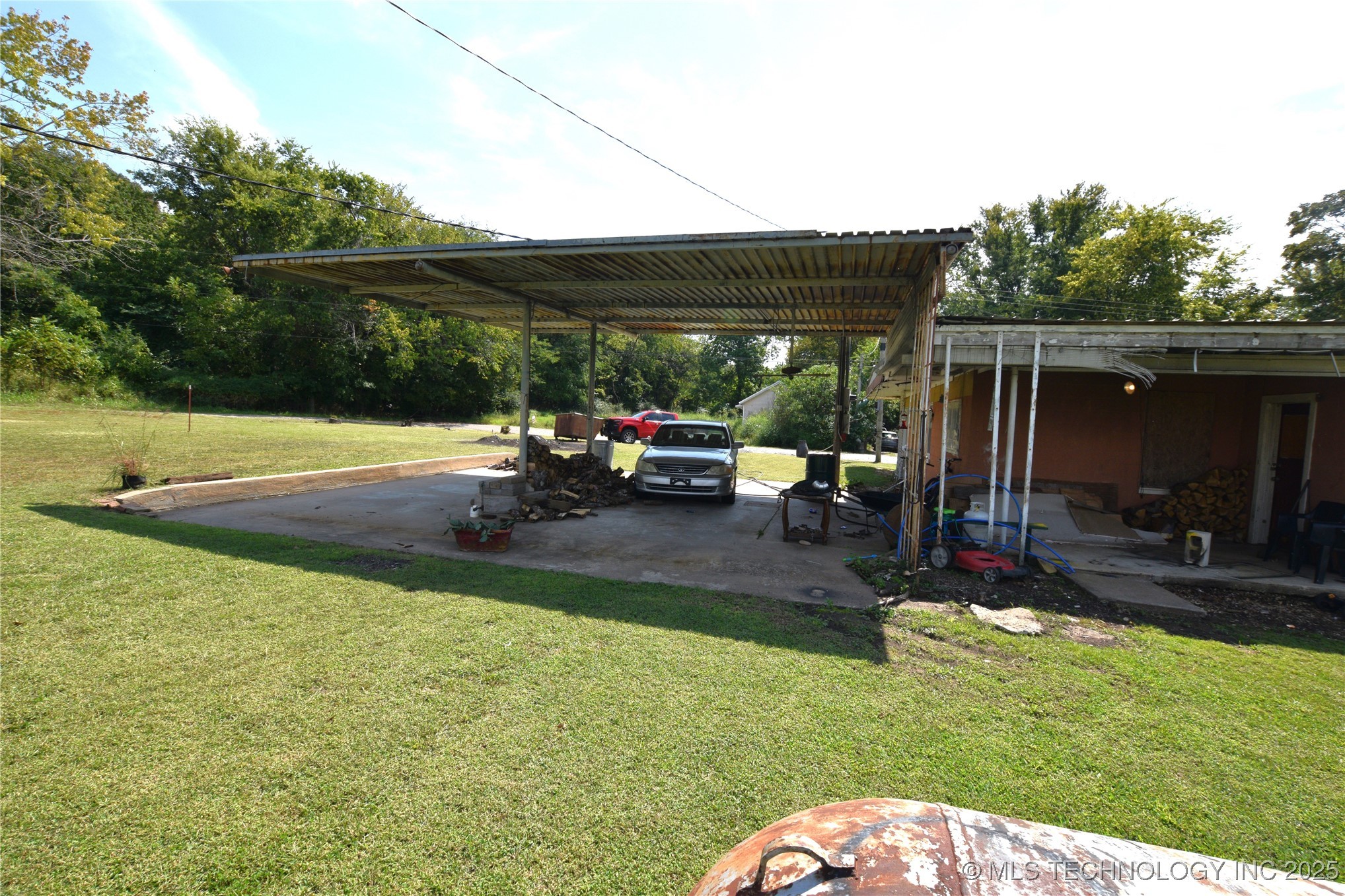 319 E Oak Street Property Photo 10