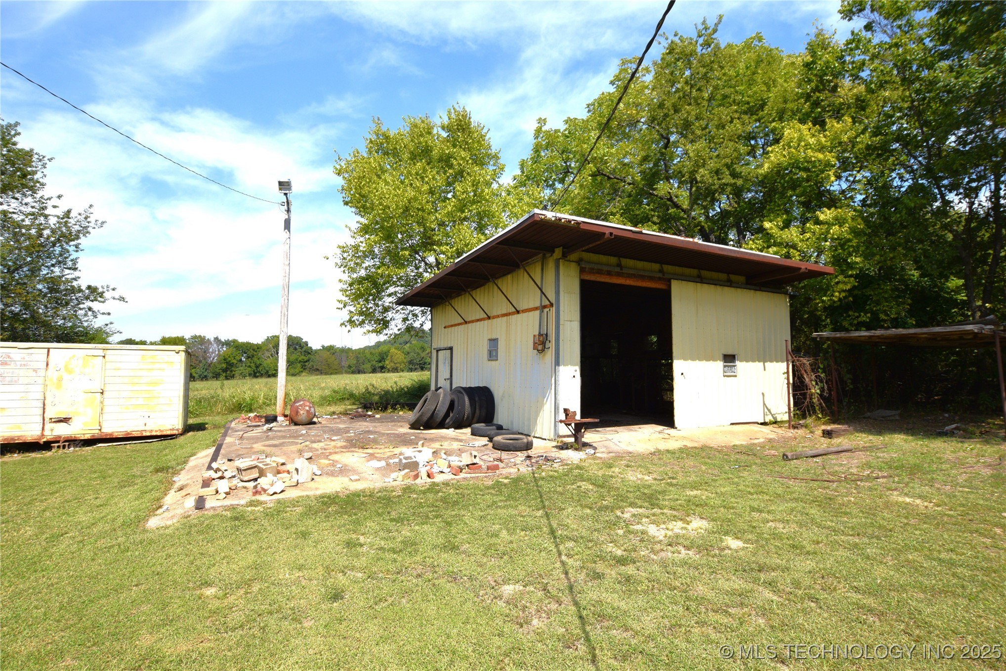 319 E Oak Street Property Photo 12